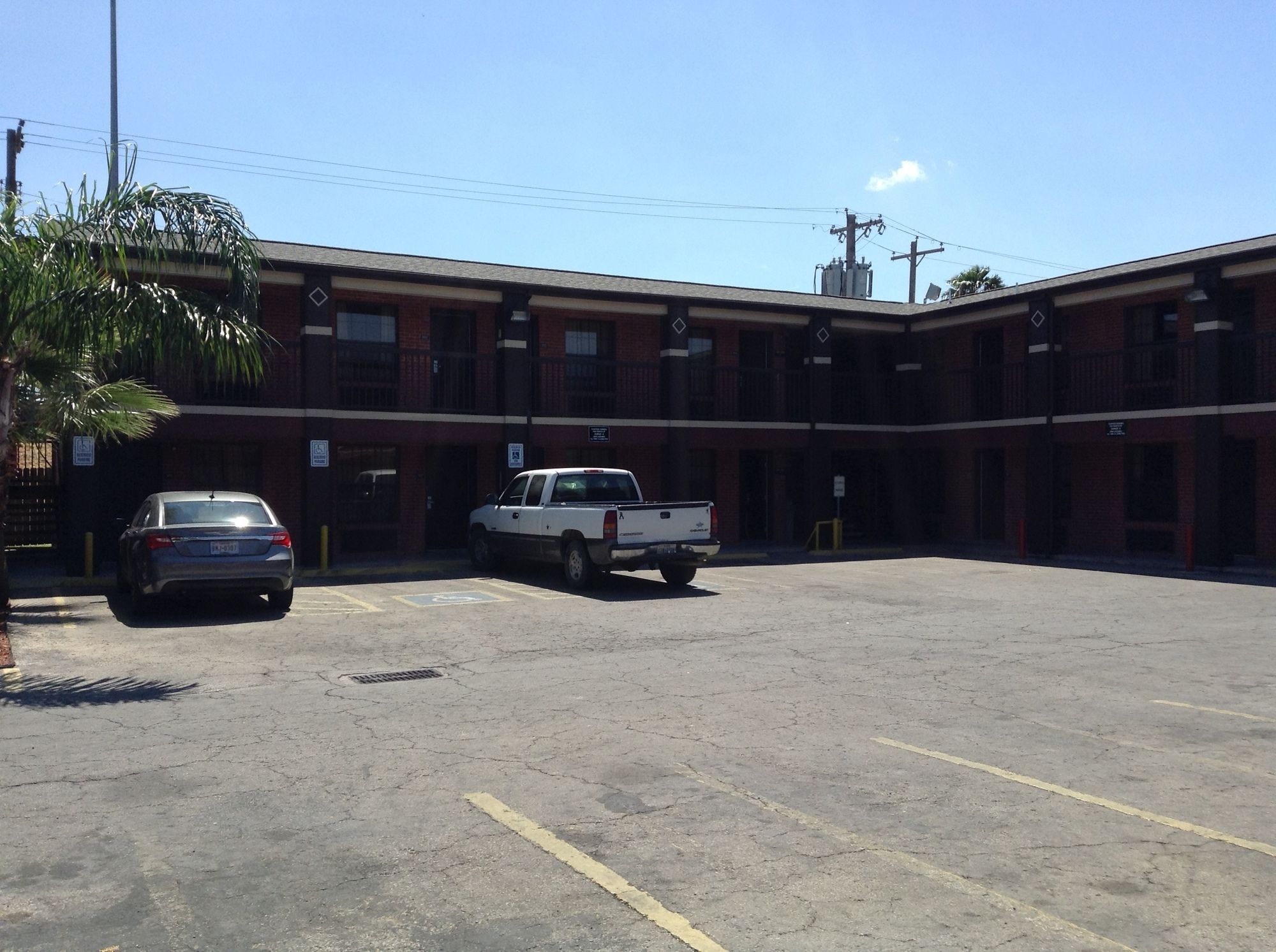 Sky Palace Inn & Suites By Jasper Laredo