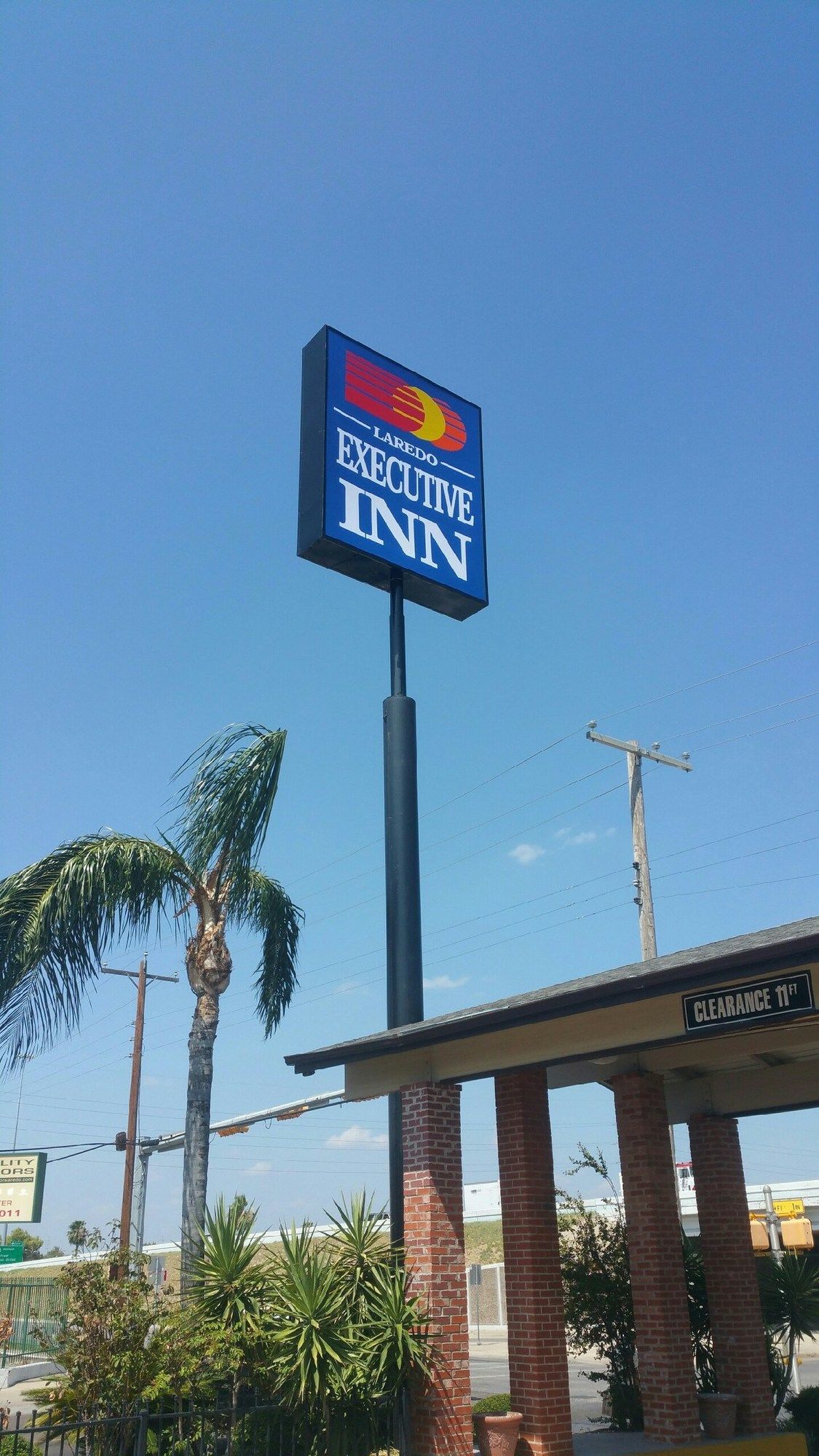 Sky Palace Inn & Suites By Jasper Laredo