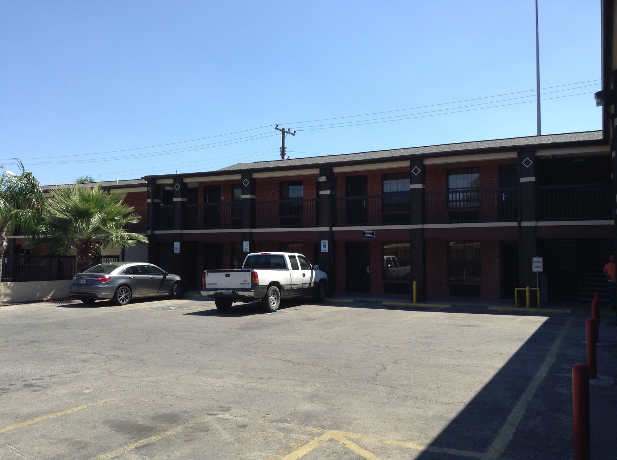 Sky Palace Inn & Suites By Jasper Laredo