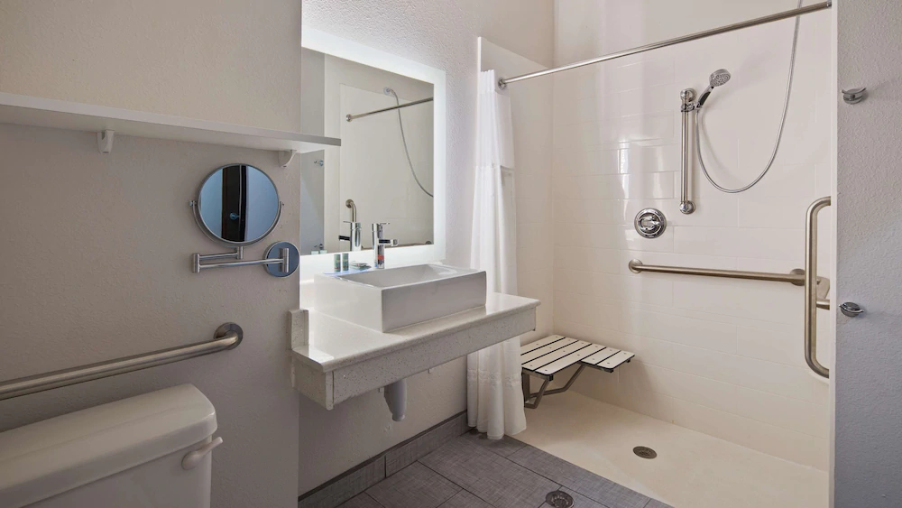 Best Western Green Oaks Inn & Suites
