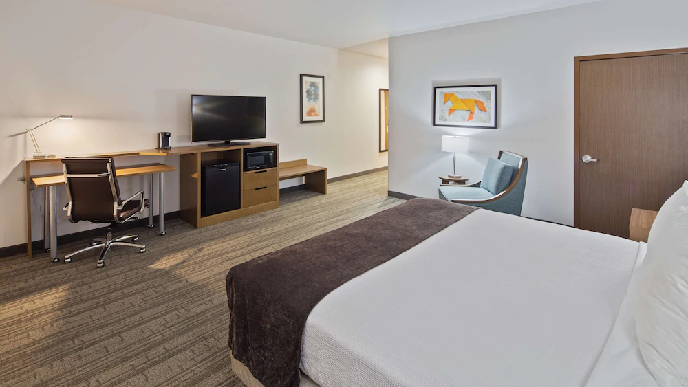 Best Western Green Oaks Inn & Suites