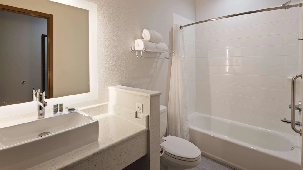 Best Western Green Oaks Inn & Suites