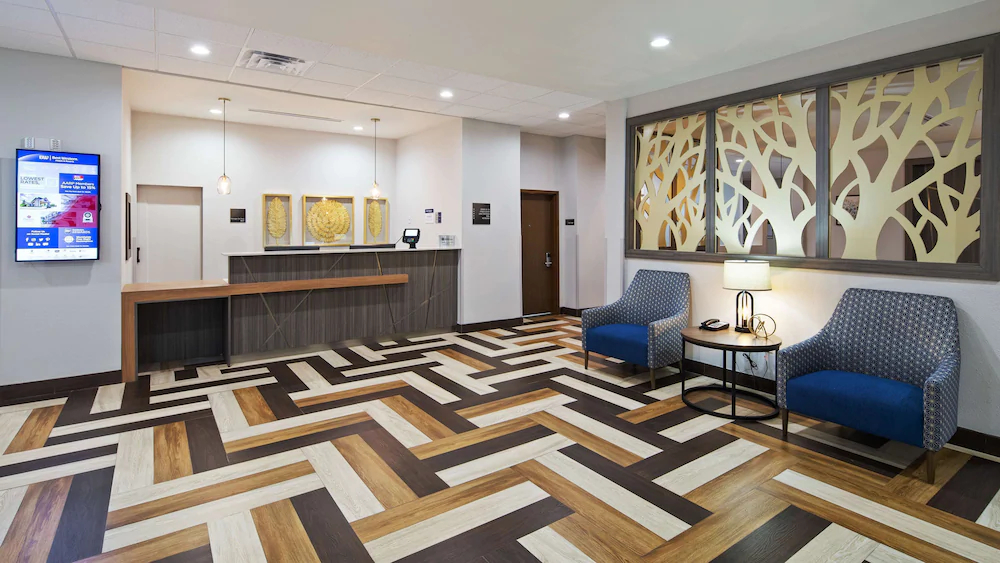 Best Western Green Oaks Inn & Suites