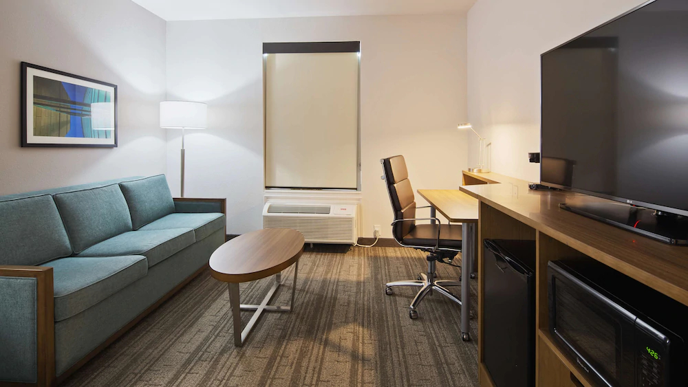 Best Western Green Oaks Inn & Suites