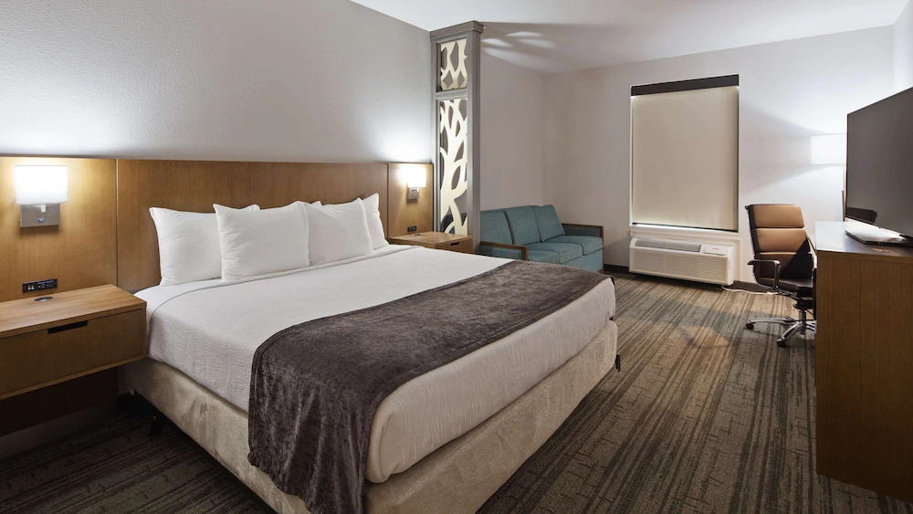 Best Western Green Oaks Inn & Suites