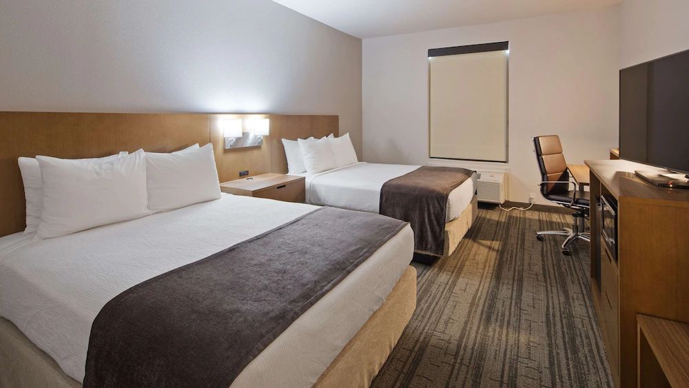 Best Western Green Oaks Inn & Suites