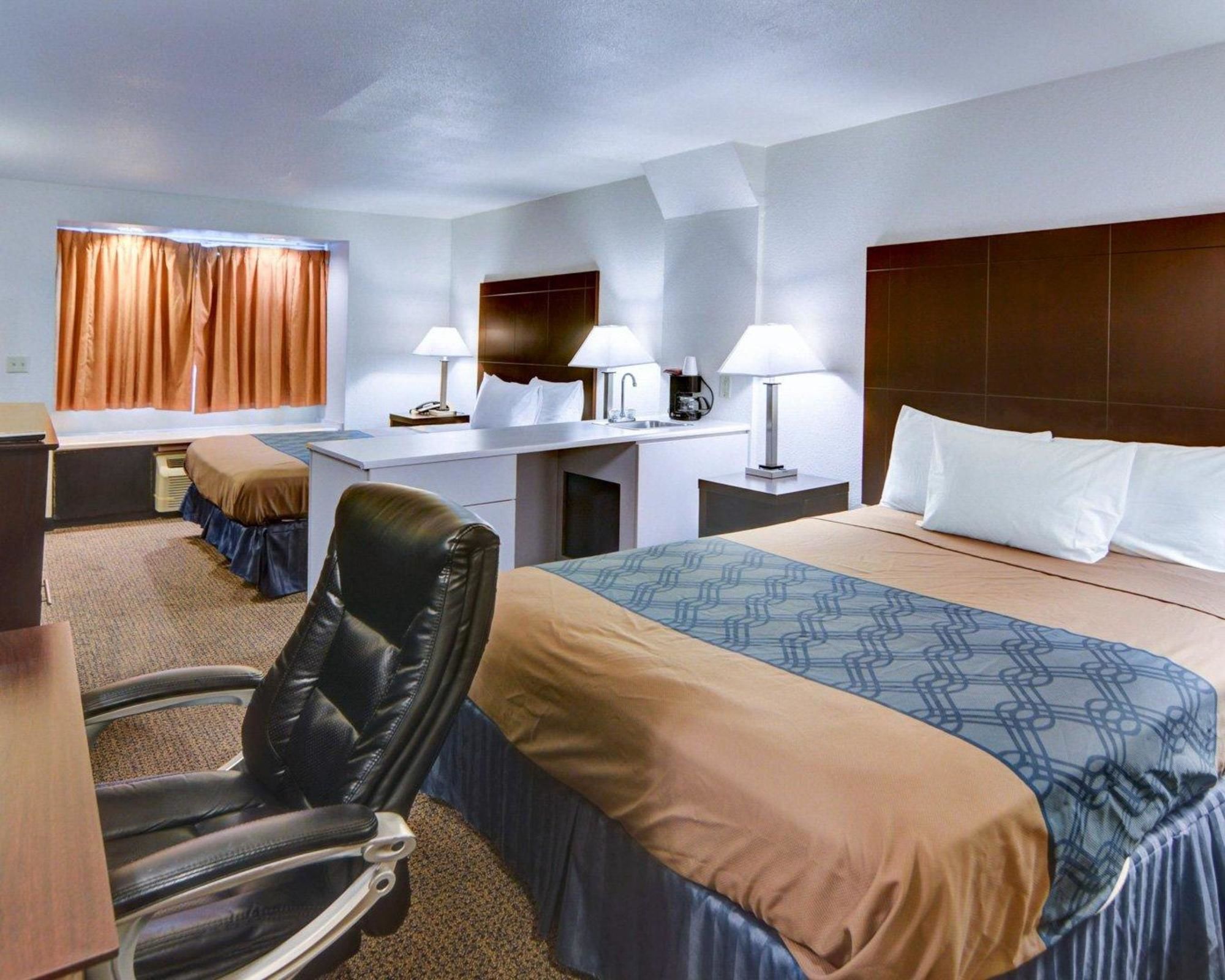 Rodeway Inn & Suites Lewisville I-35
