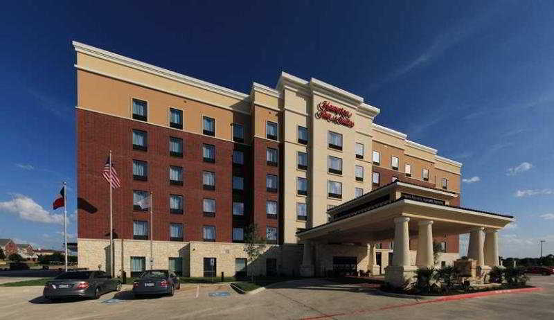 Hampton Inn and Suites Dallas/Lewisville-Vista Ridge Mall