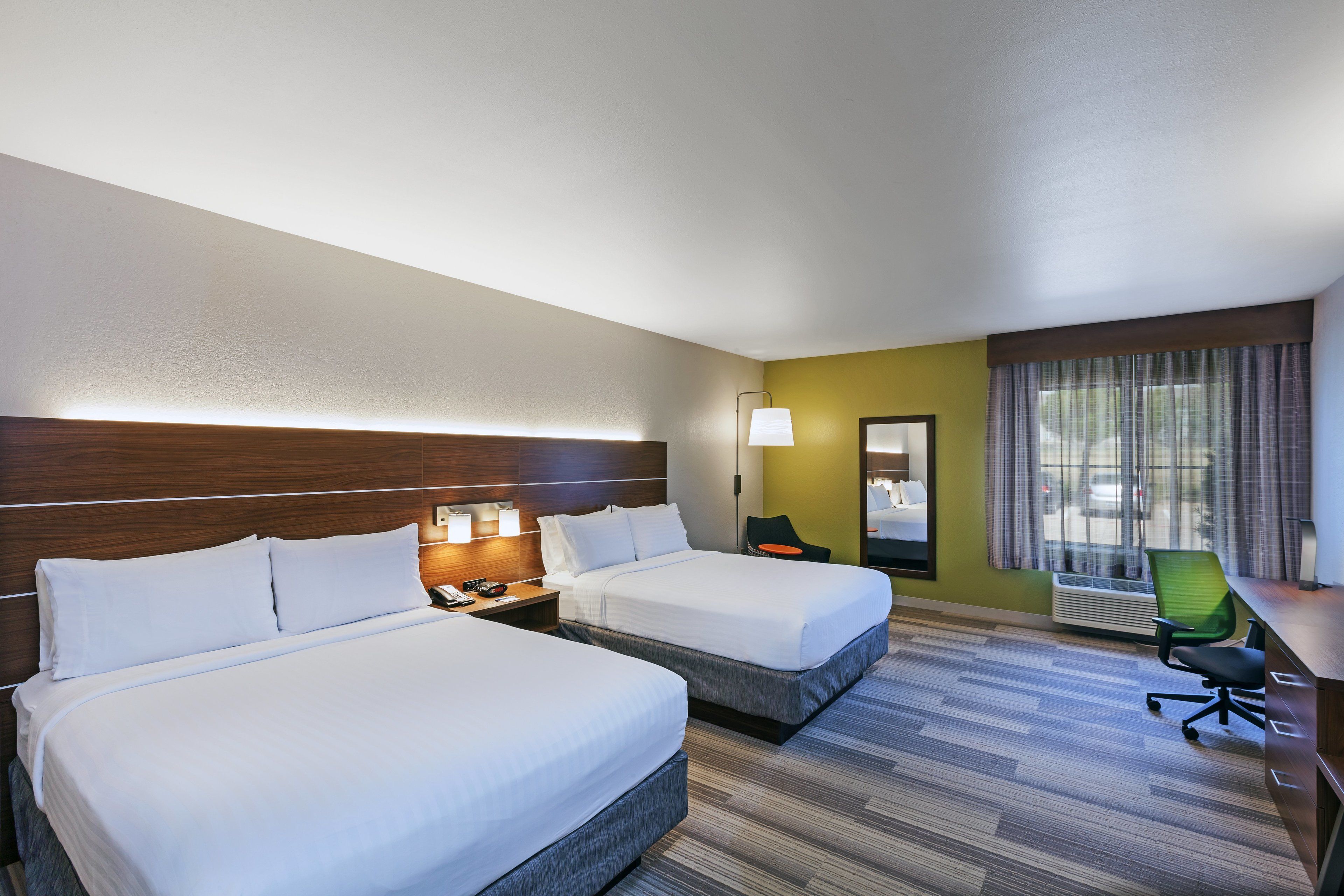 Holiday Inn Express & Suites Dallas Lewisville
