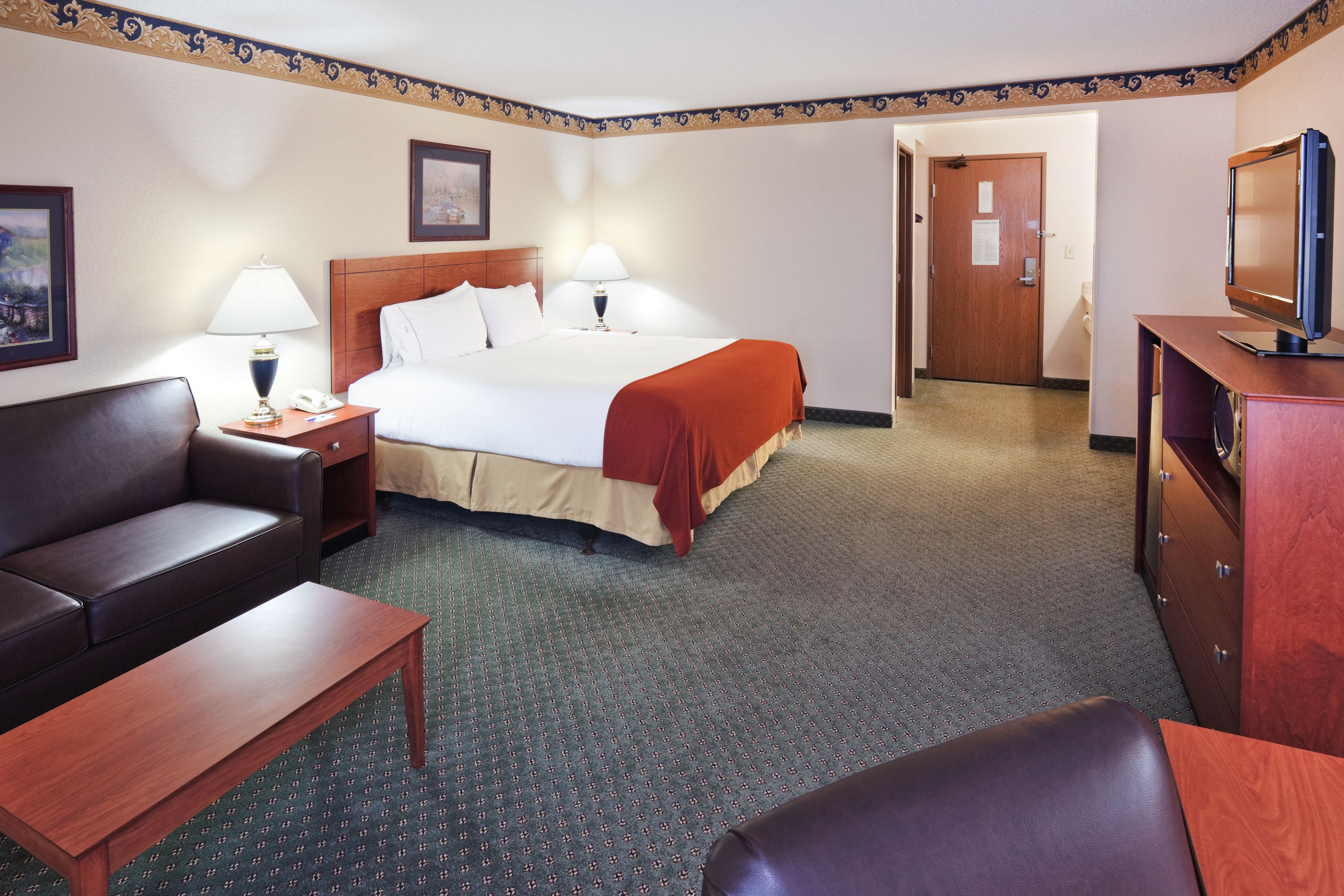 Holiday Inn Express & Suites Dallas Lewisville