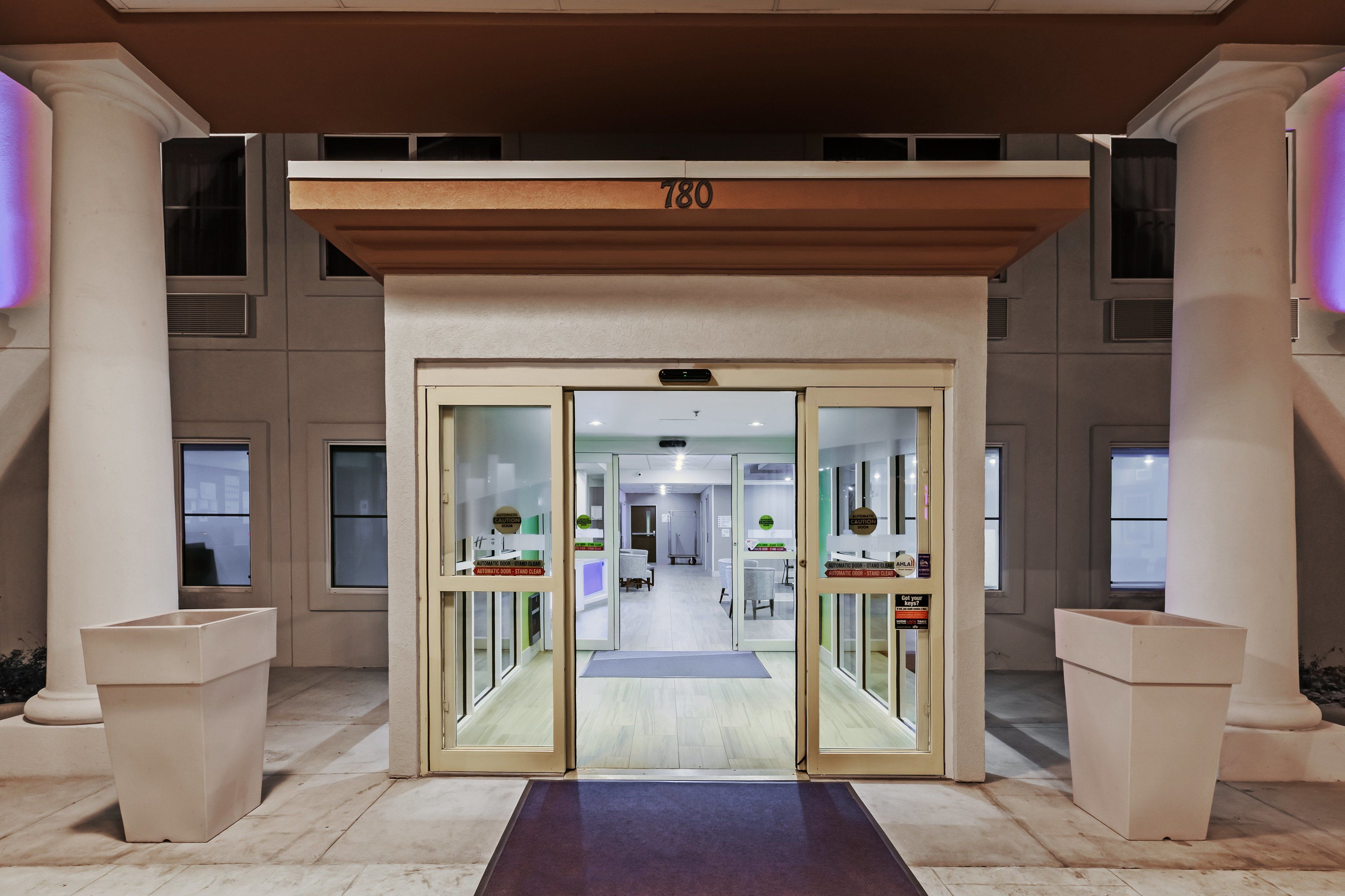 Holiday Inn Express & Suites Dallas Lewisville