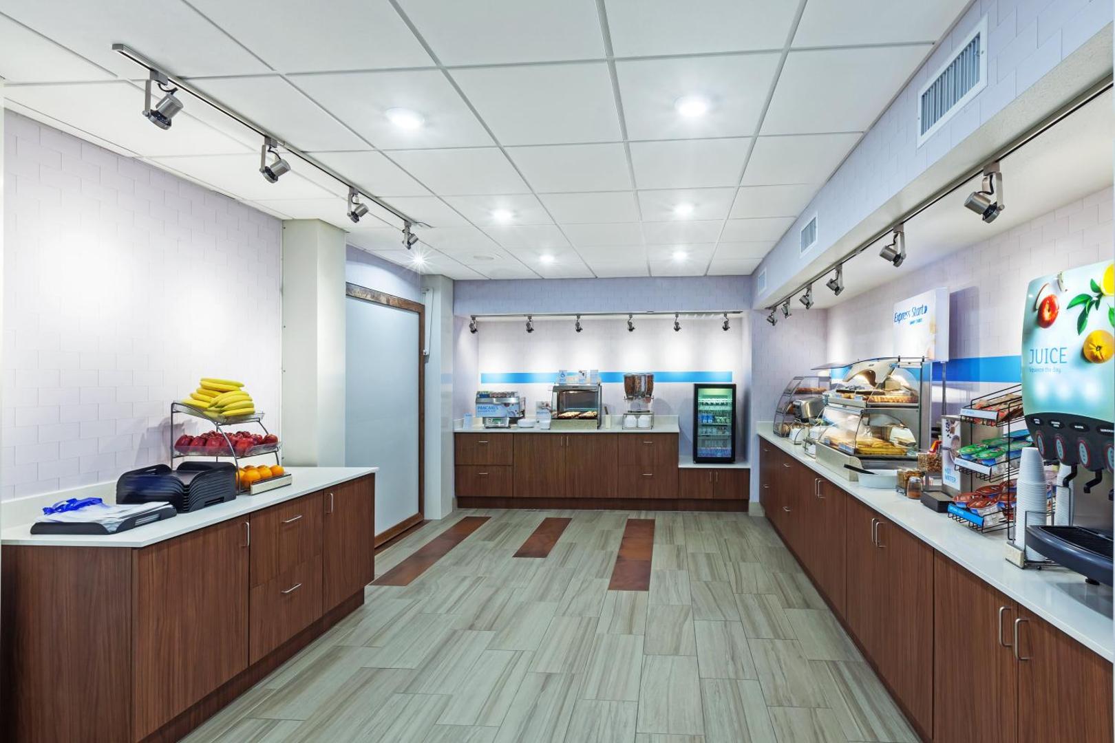 Holiday Inn Express & Suites Dallas Lewisville