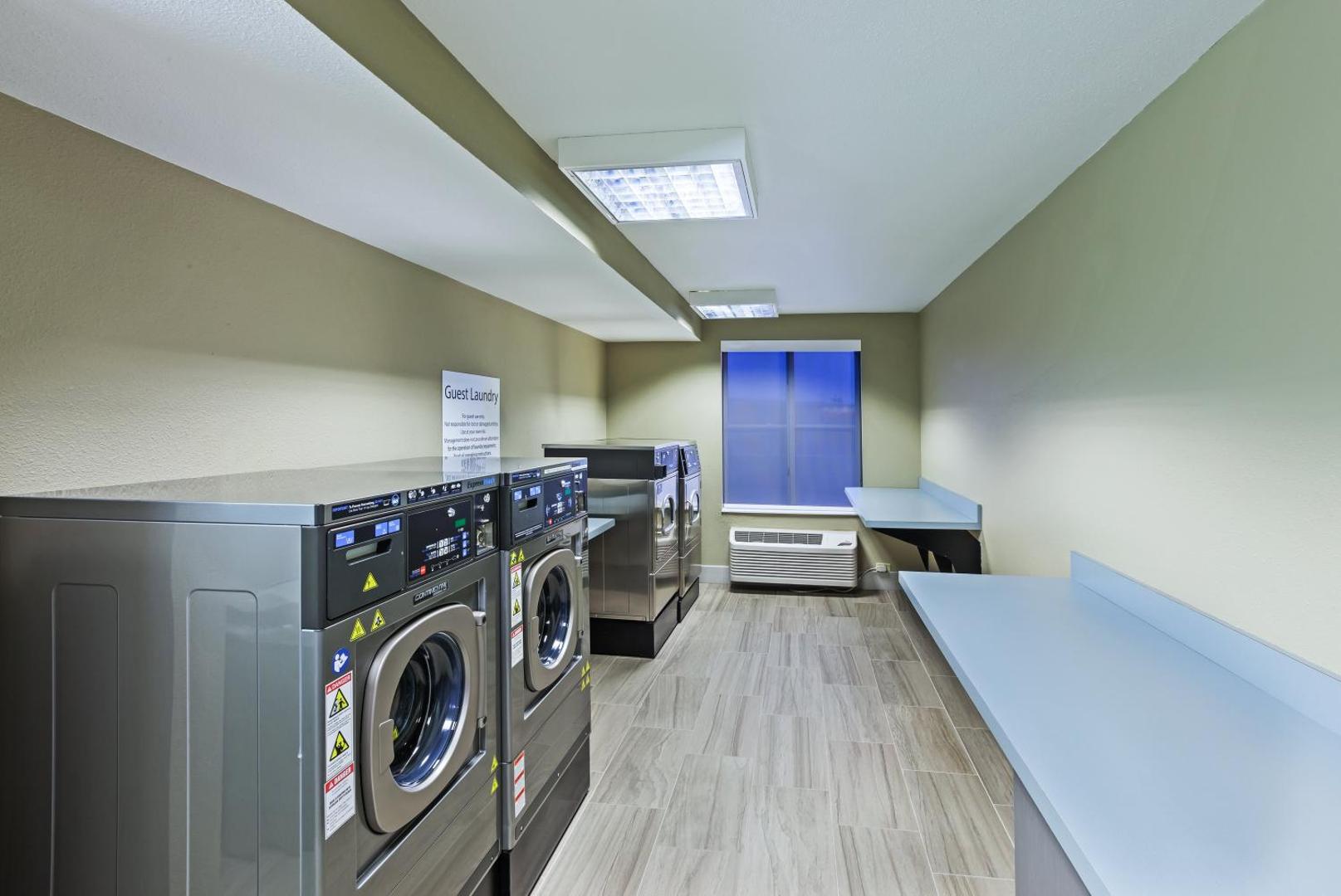 Holiday Inn Express & Suites Dallas Lewisville