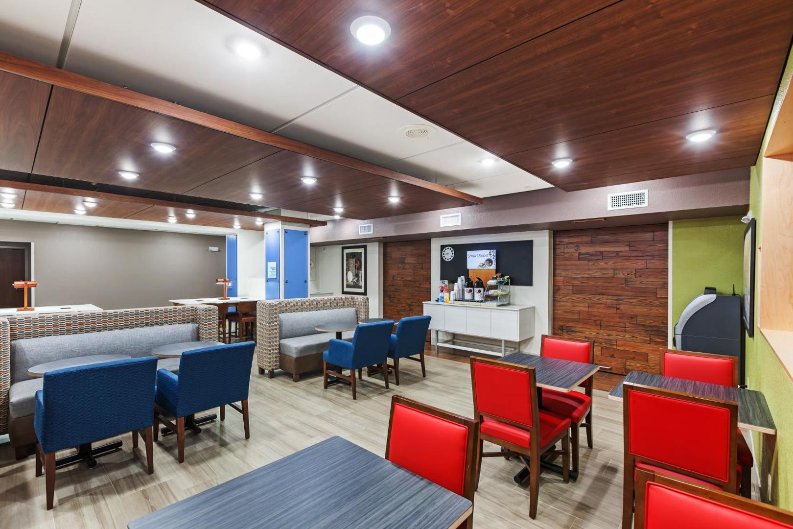 Holiday Inn Express & Suites Dallas Lewisville