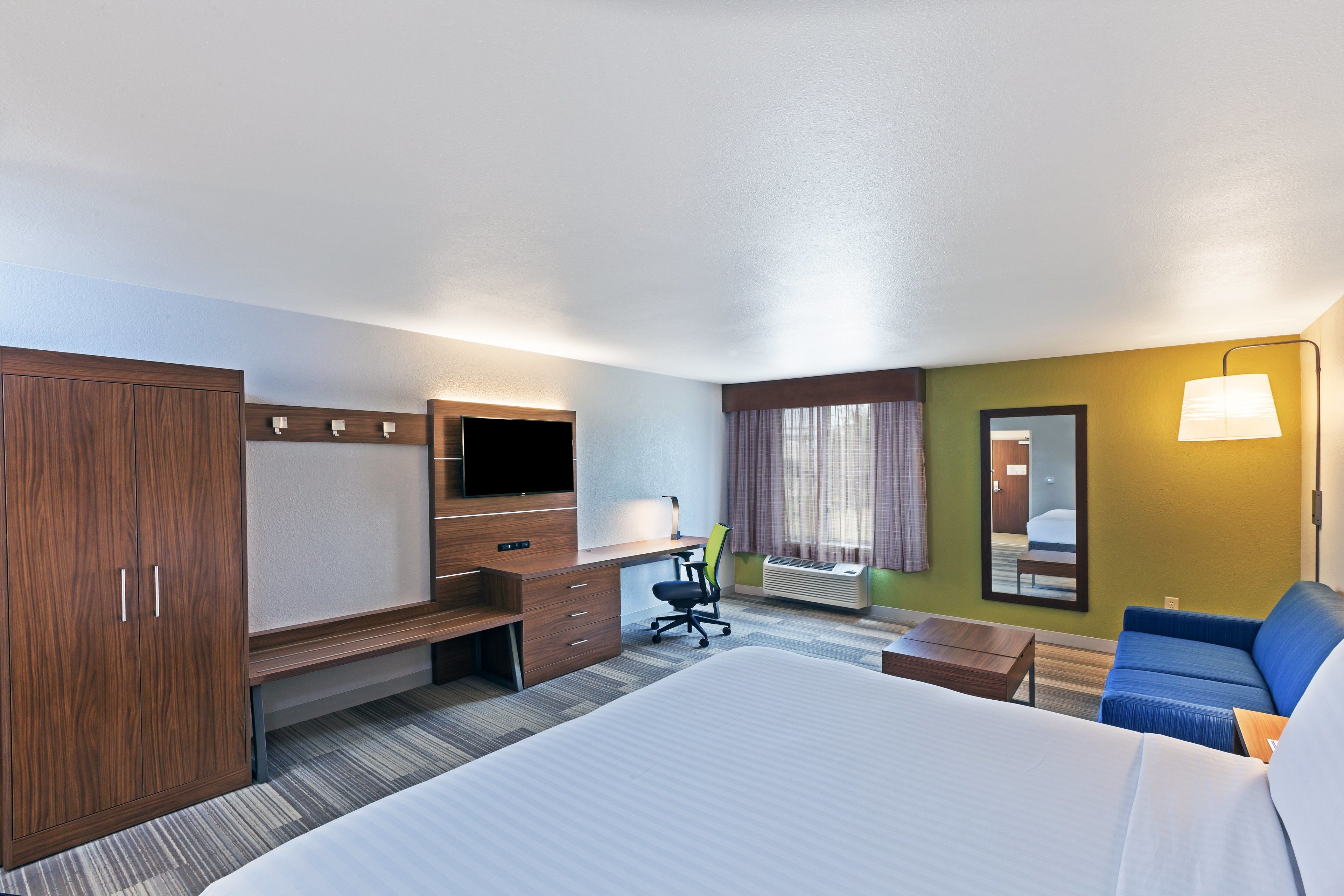 Holiday Inn Express & Suites Dallas Lewisville