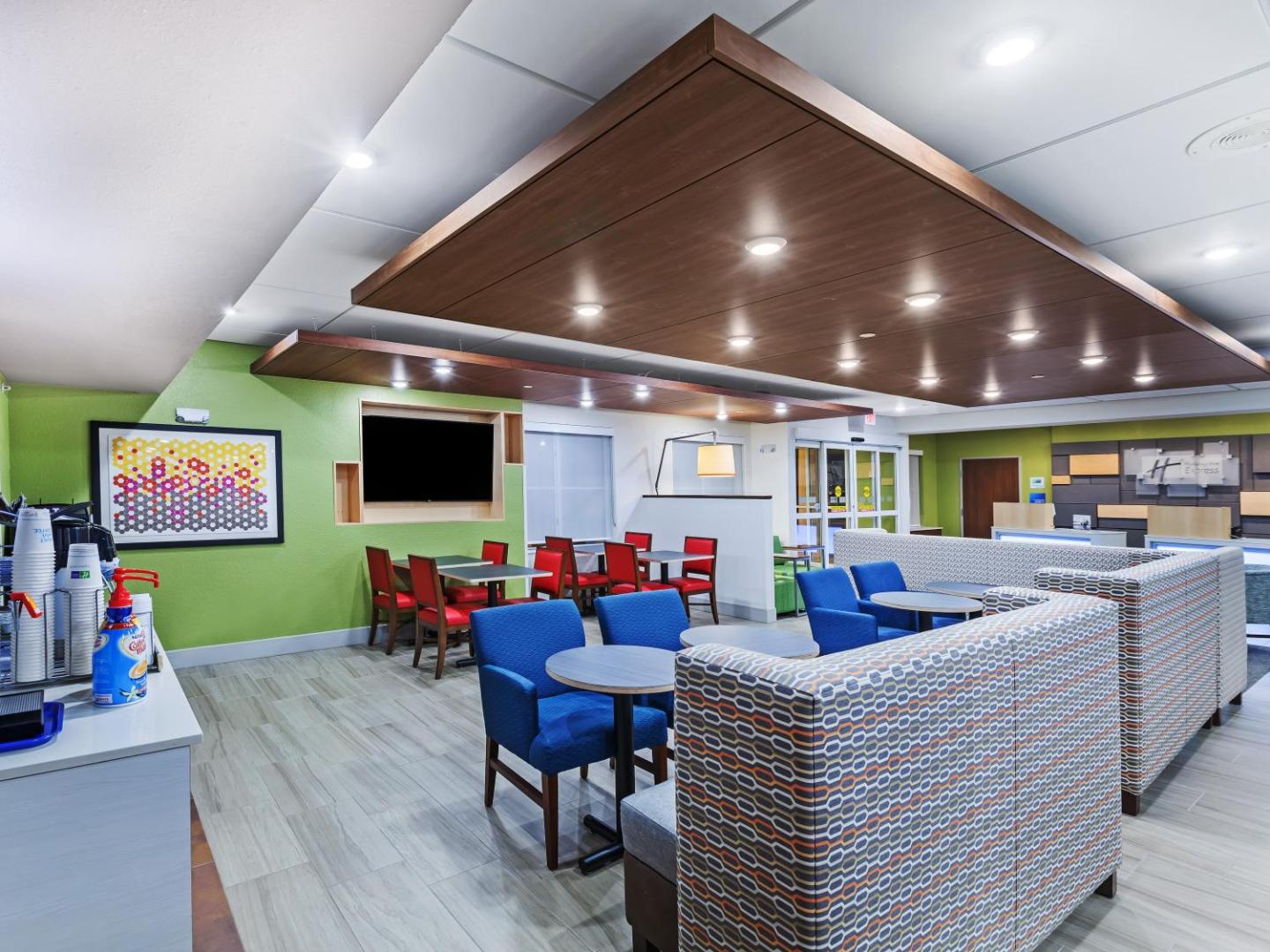 Holiday Inn Express & Suites Dallas Lewisville