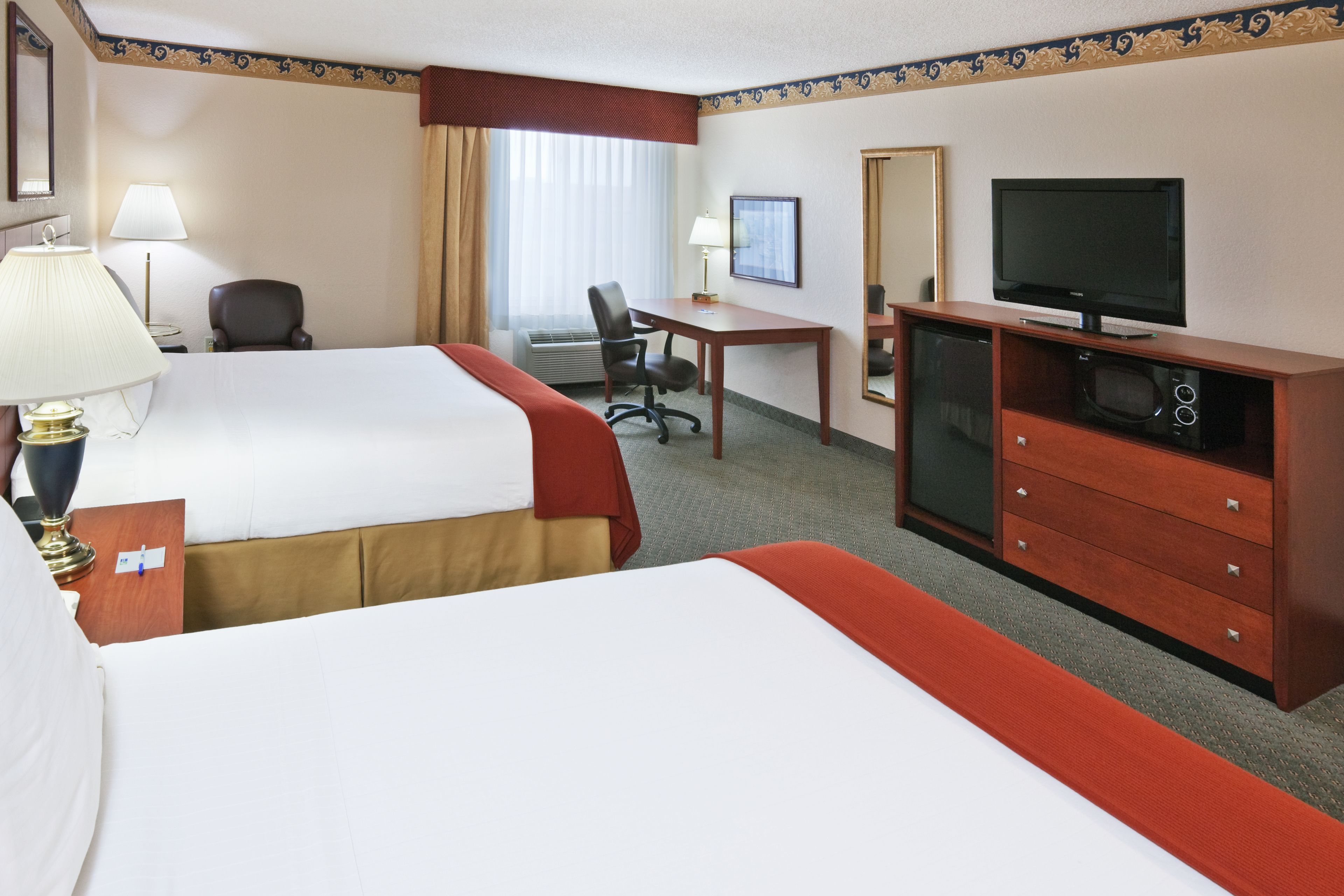 Holiday Inn Express & Suites Dallas Lewisville