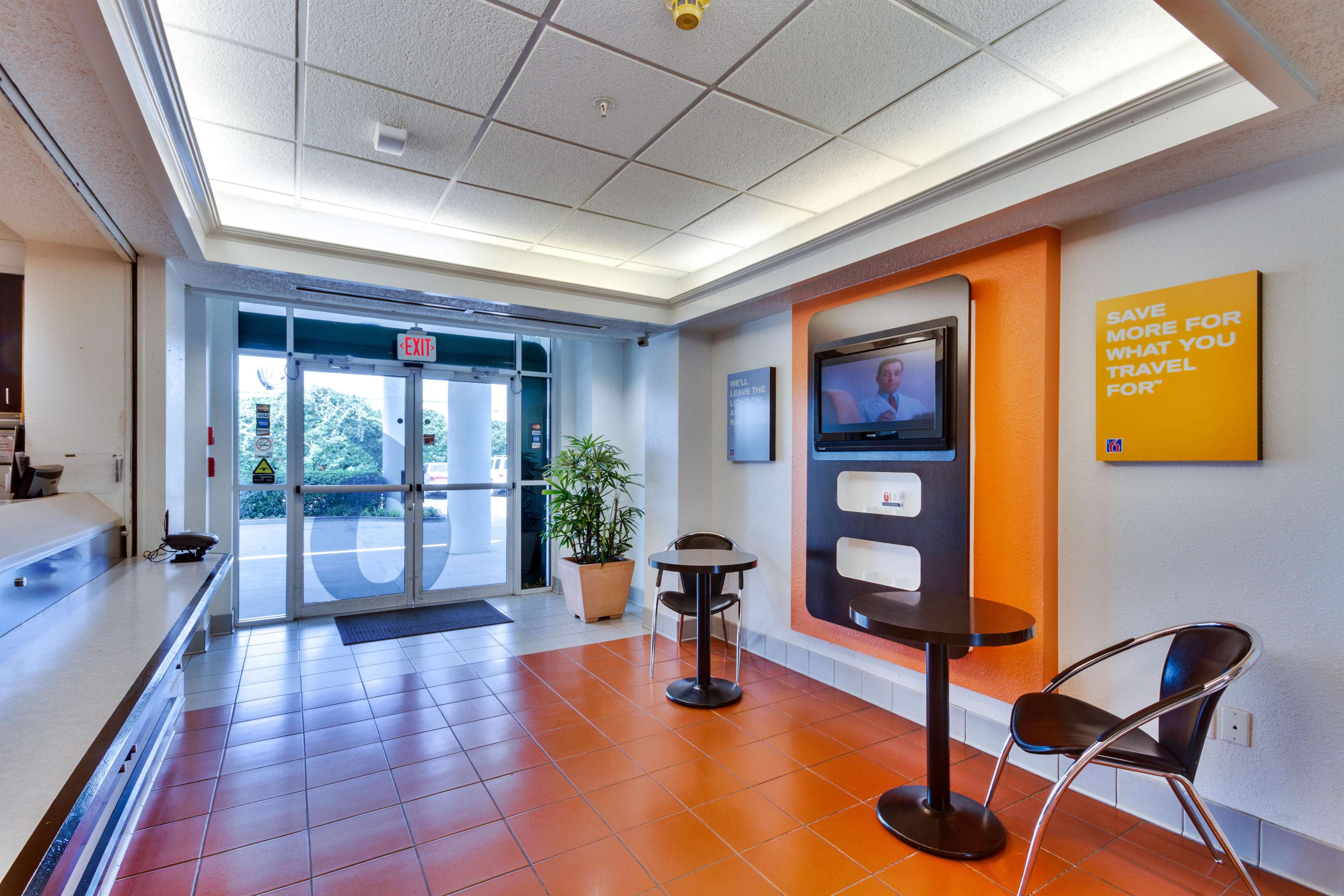 Motel 6 Dallas Lewisville