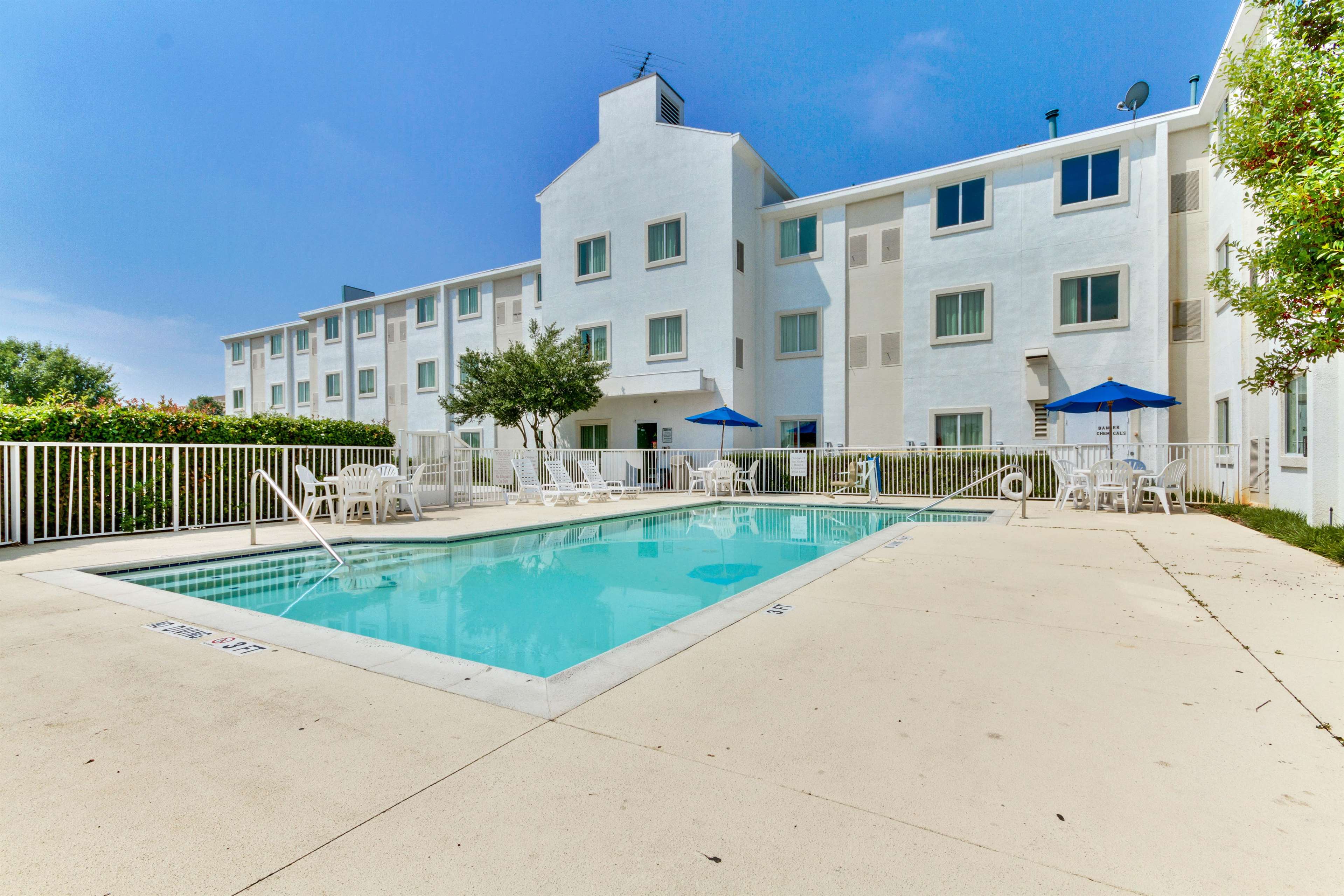 Motel 6 Dallas Lewisville