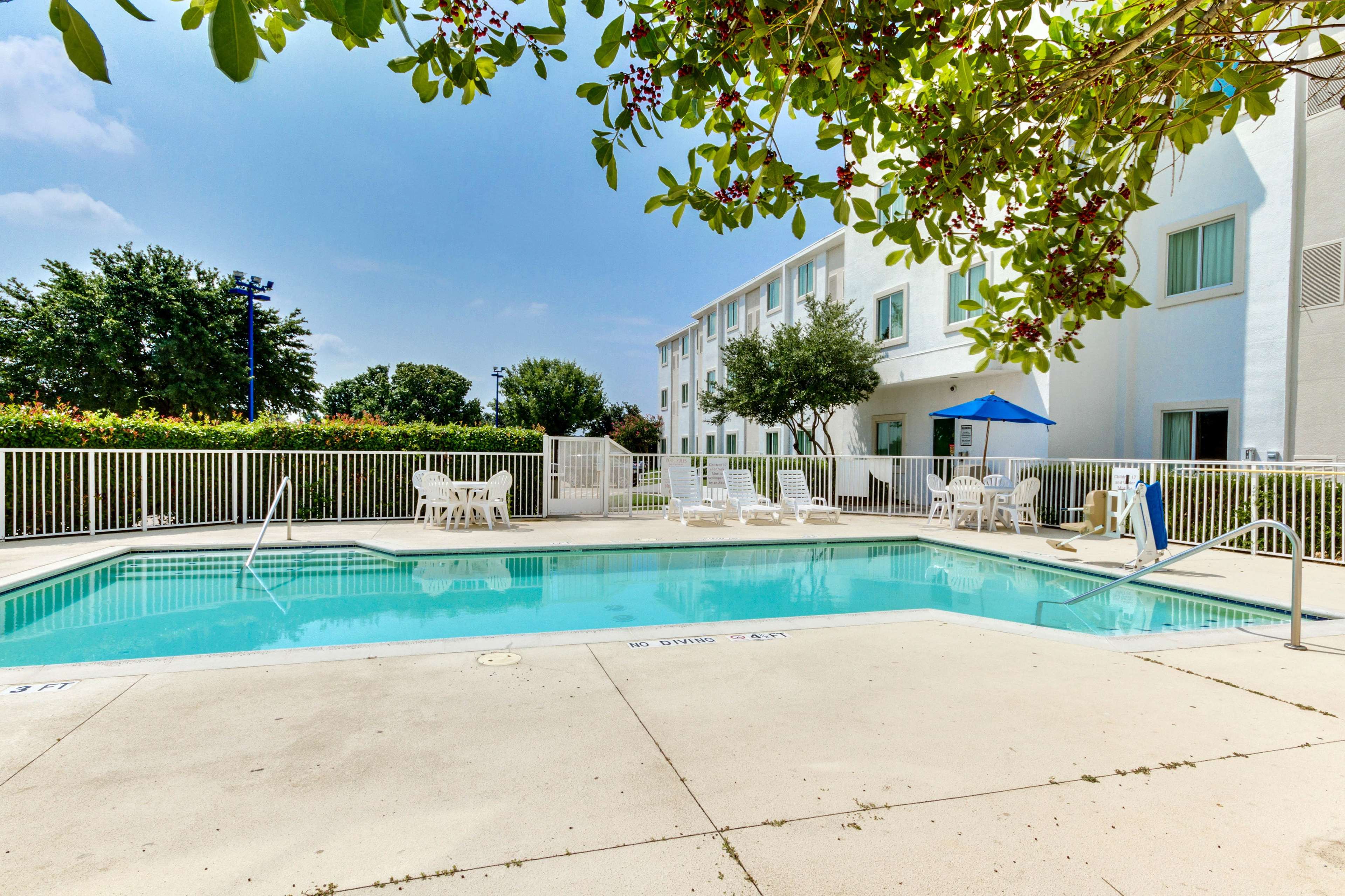 Motel 6 Dallas Lewisville