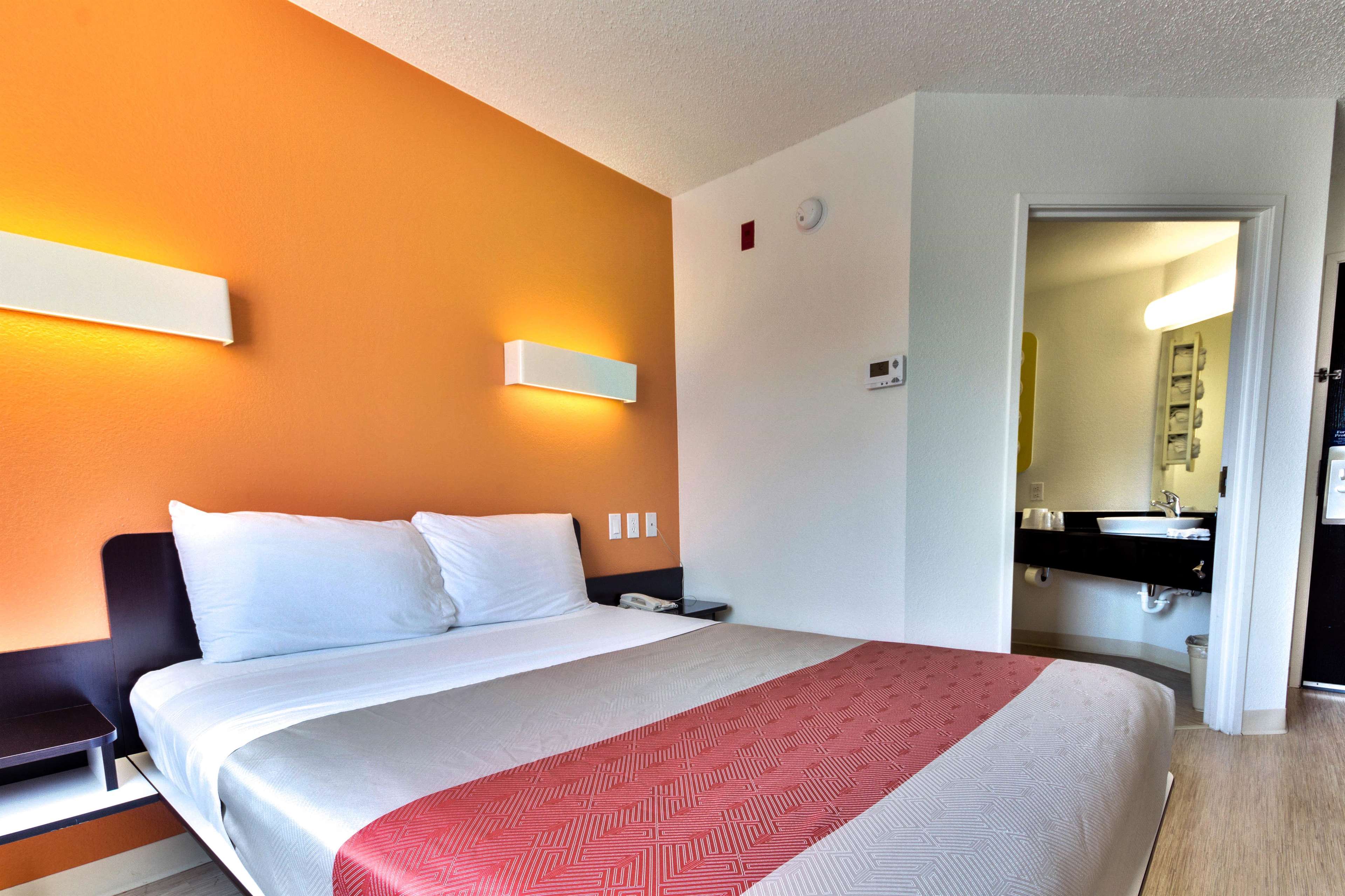 Motel 6 Dallas Lewisville
