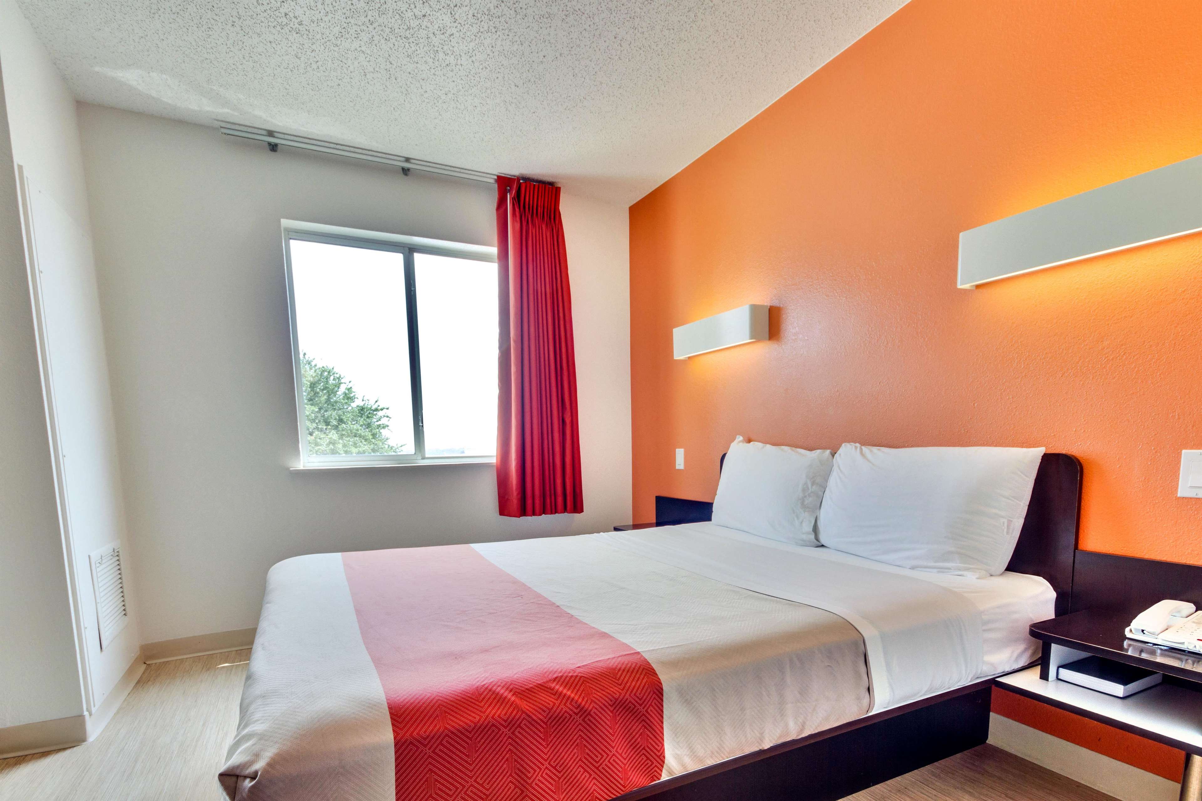 Motel 6 Dallas Lewisville
