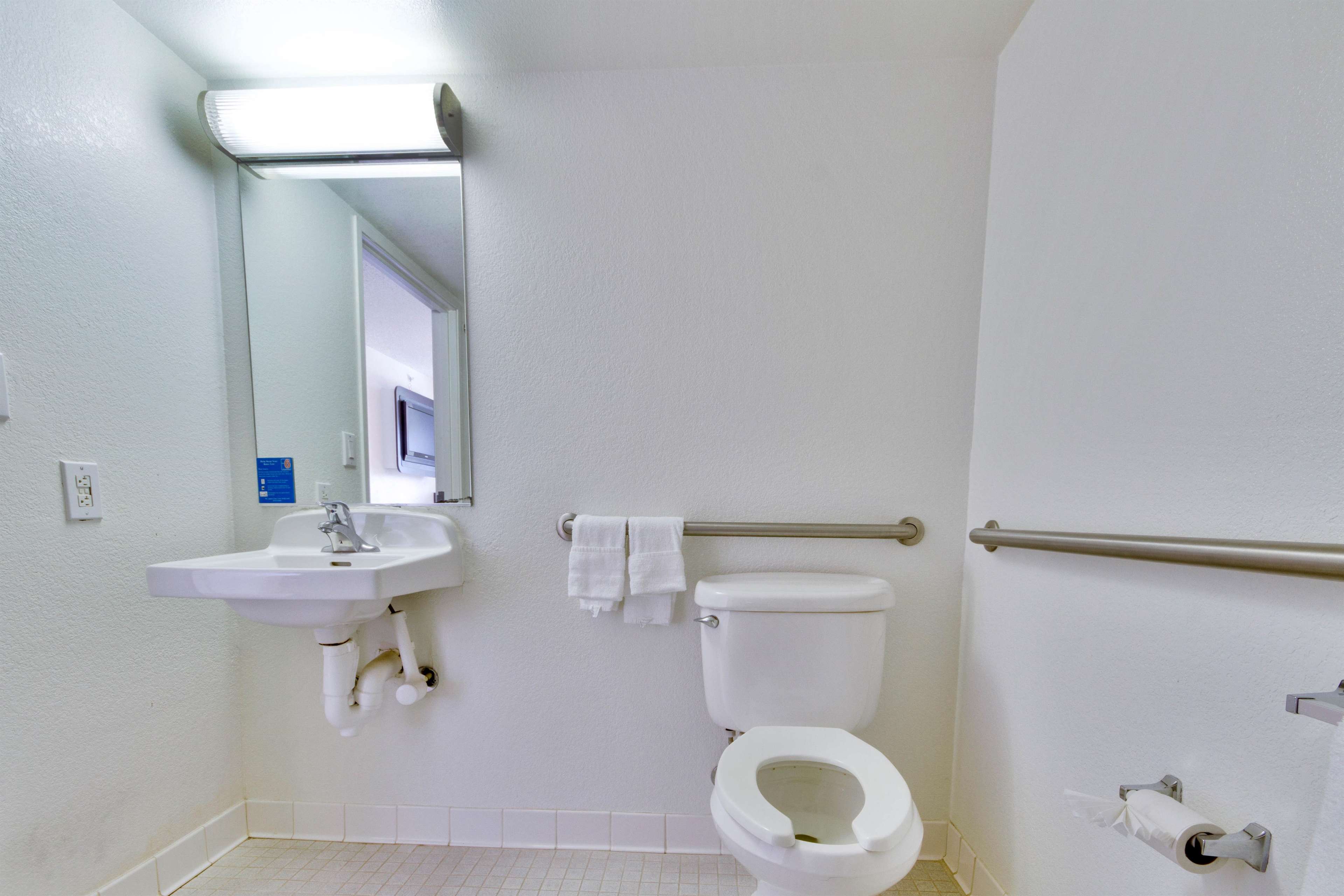 Motel 6 Dallas Lewisville