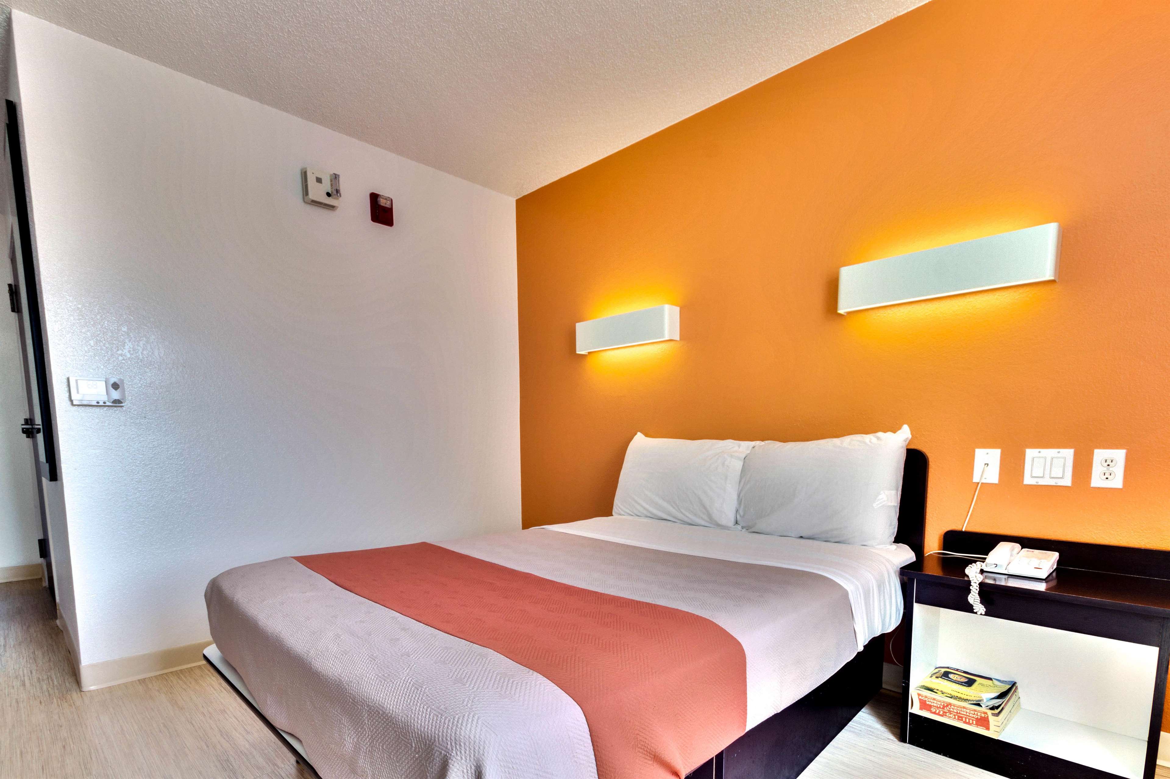 Motel 6 Dallas Lewisville