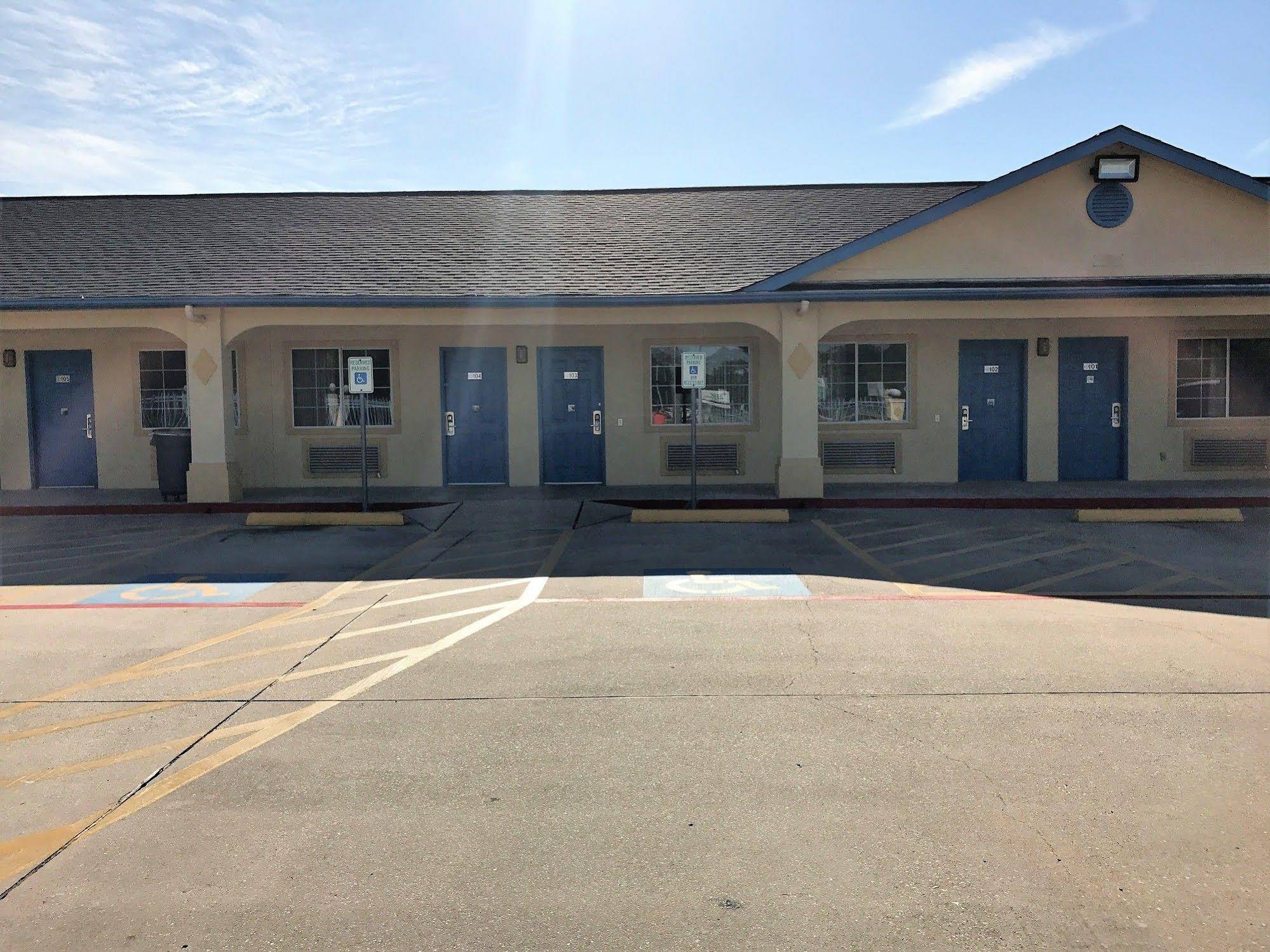 Luxury Inn & Suites Liberty