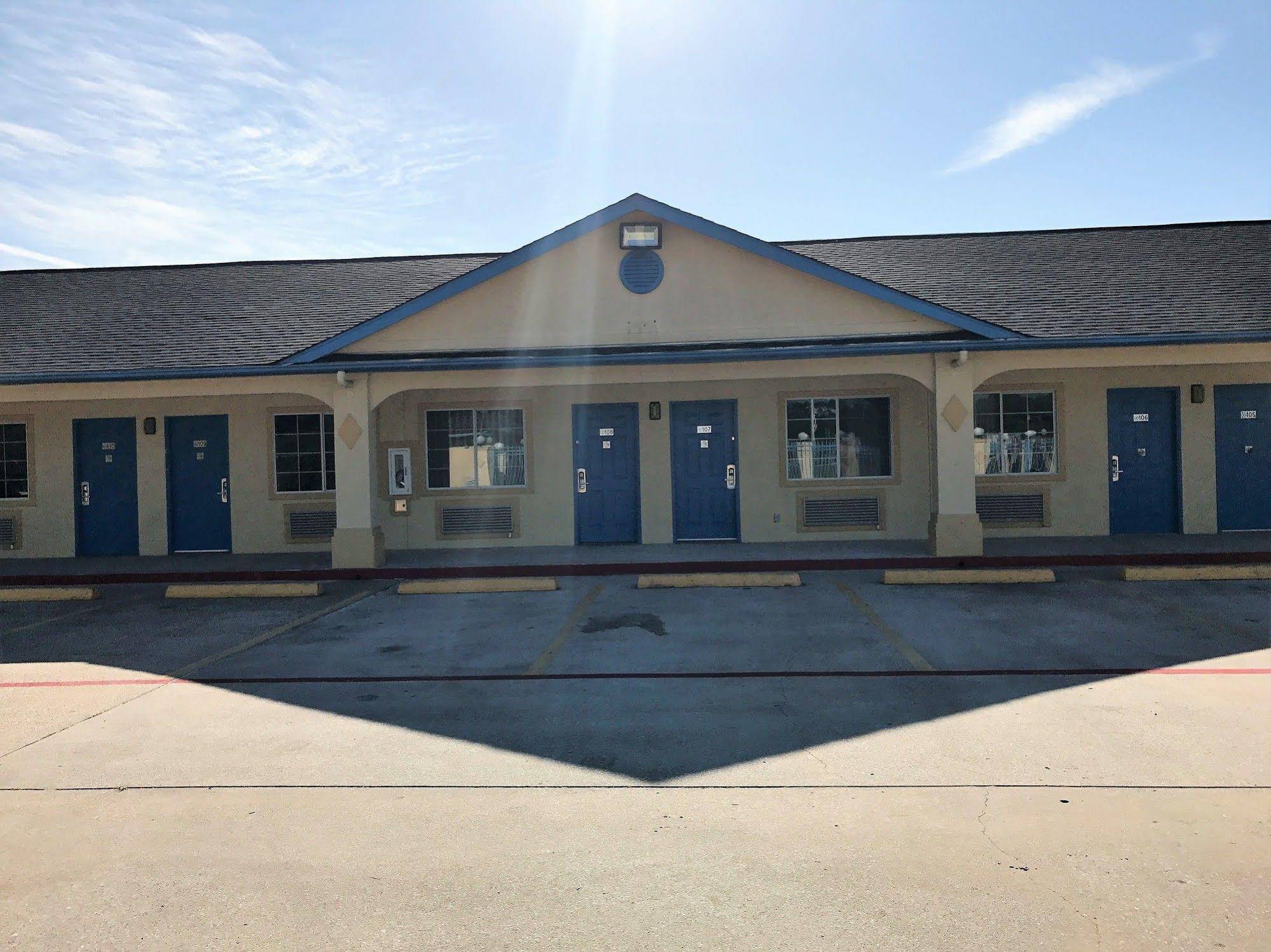Luxury Inn & Suites Liberty