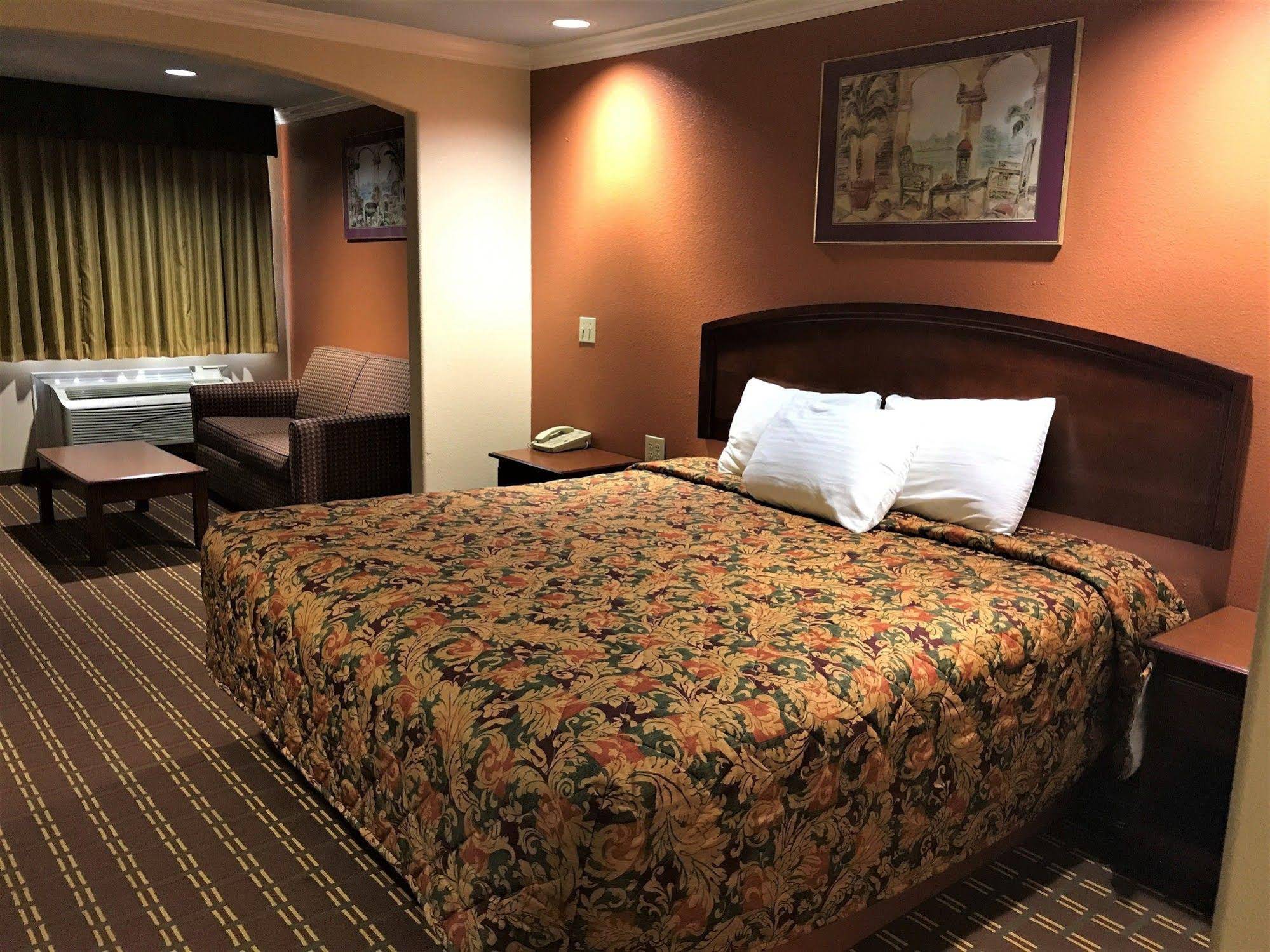Luxury Inn & Suites Liberty