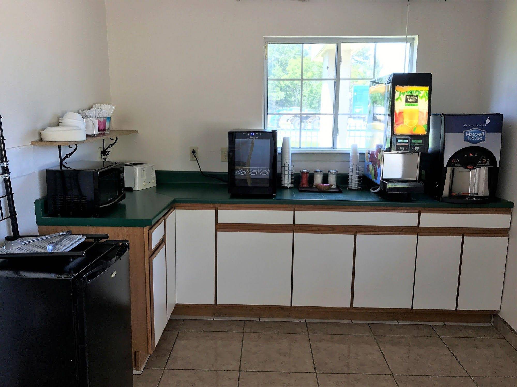 Luxury Inn & Suites Liberty