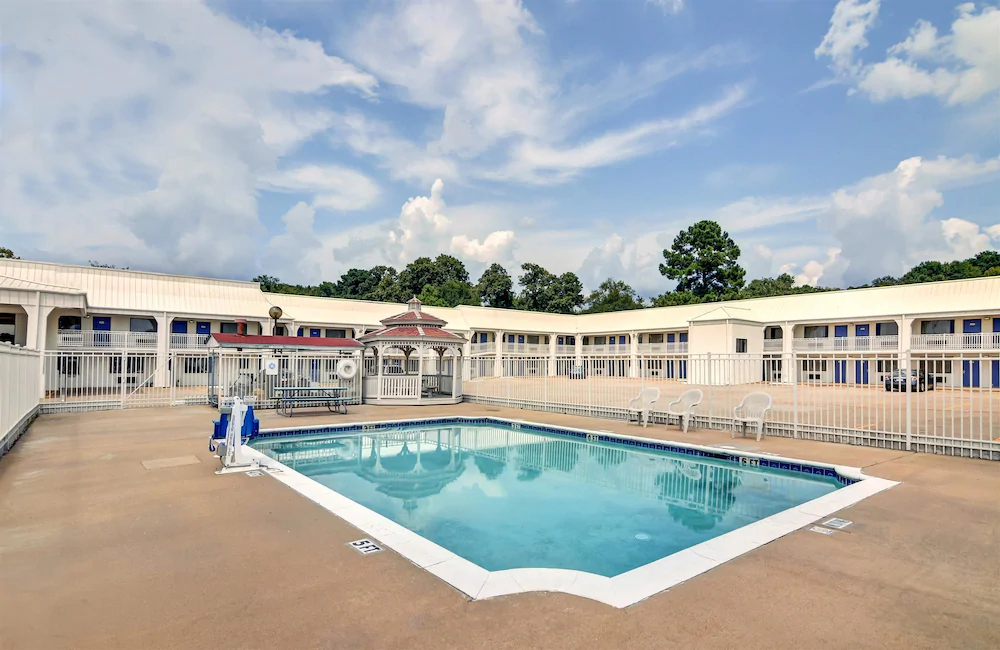 Motel 6 Lindale Tx