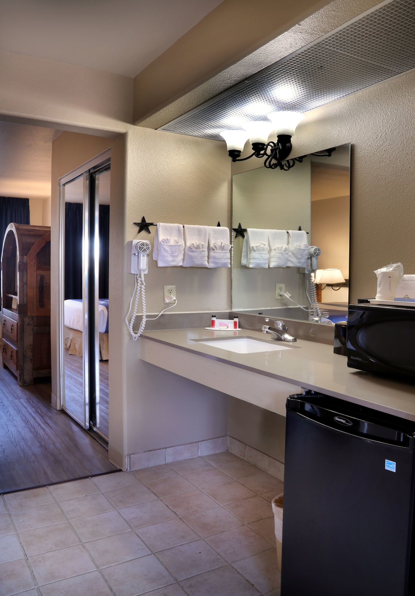 Days Inn & Suites by Wyndham Llano