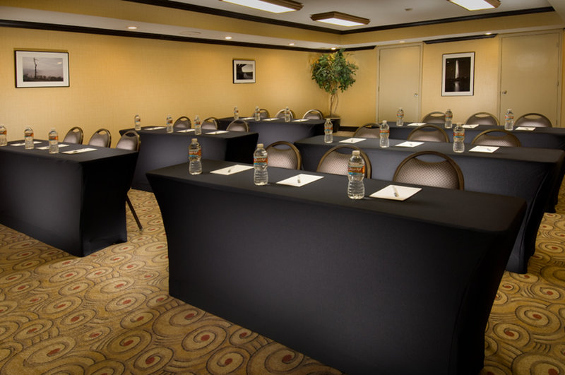 Days Inn by Wyndham Longview South