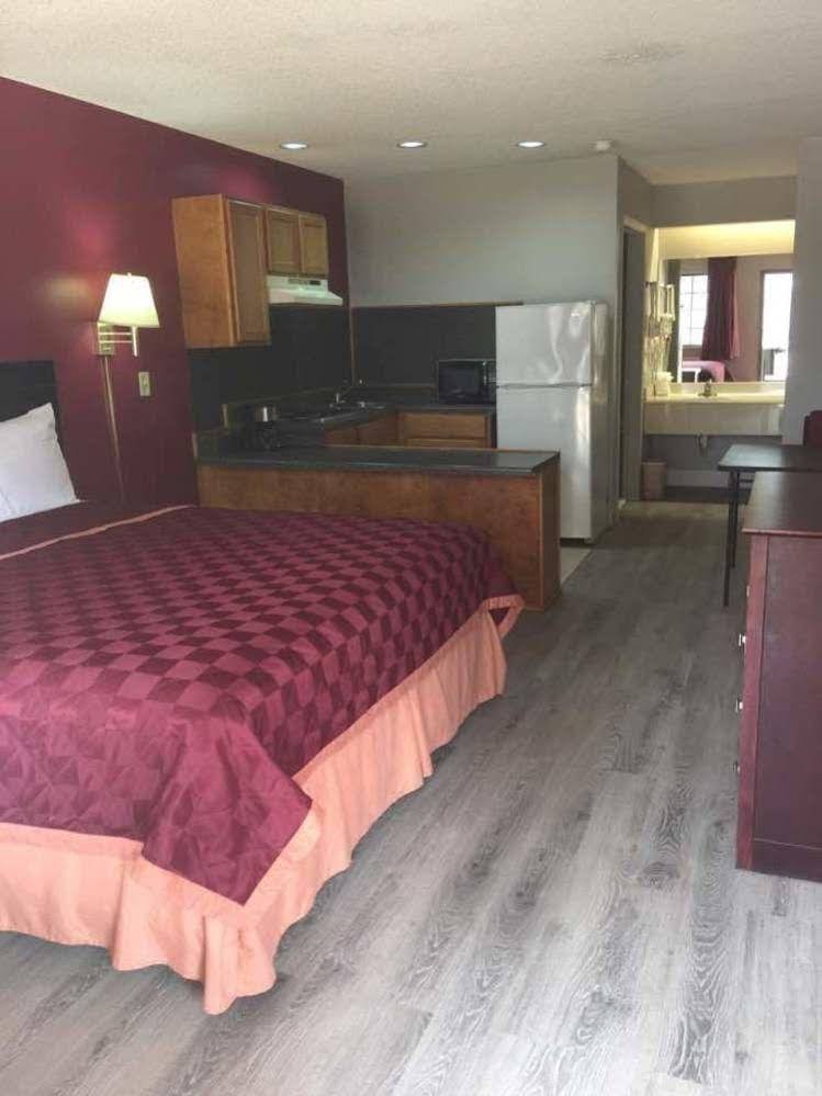 Majestic Inn