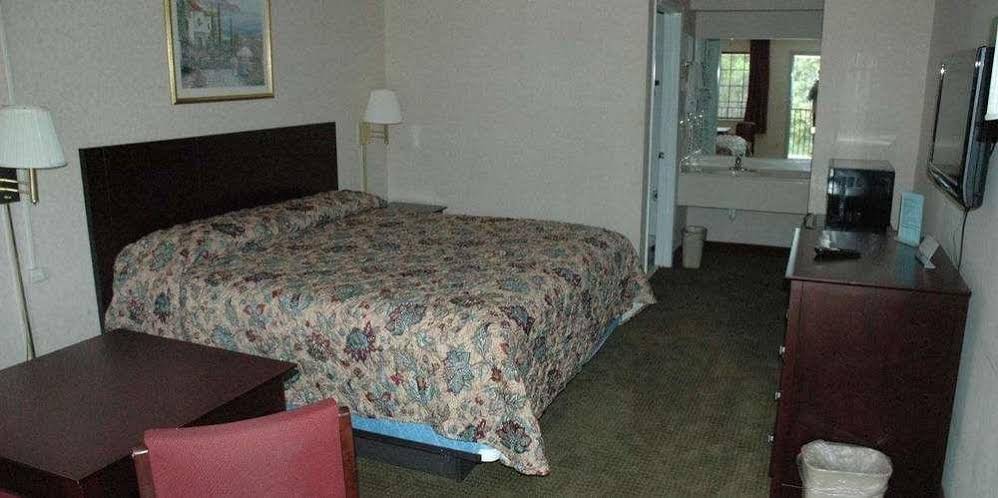 Majestic Inn
