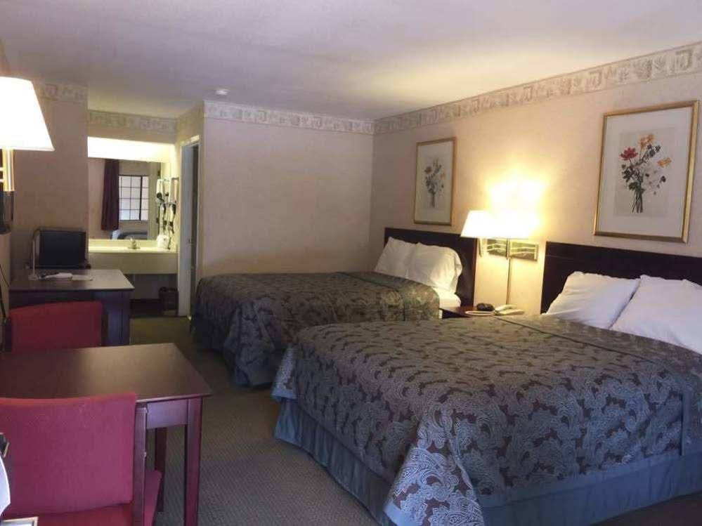 Majestic Inn