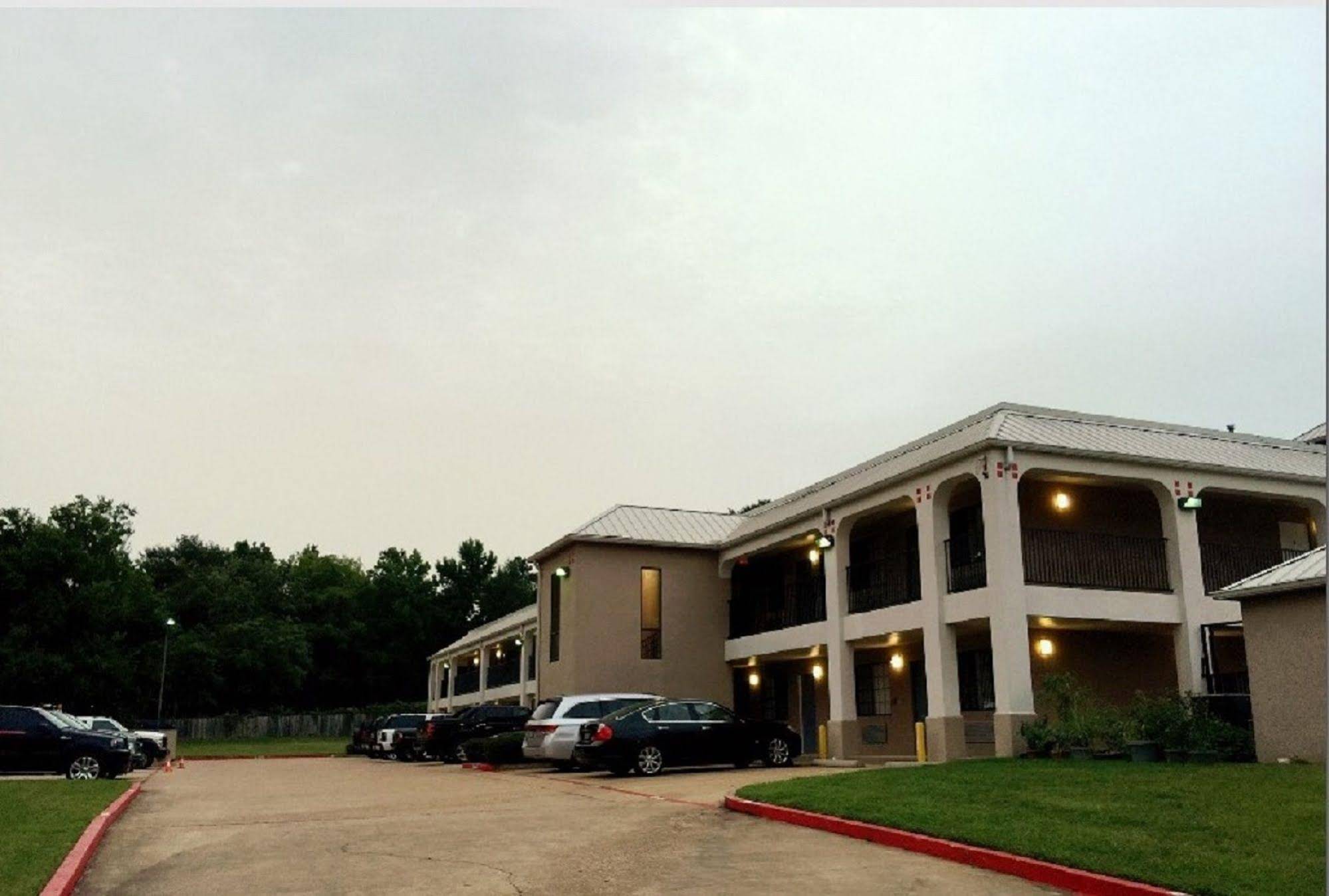 Majestic Inn