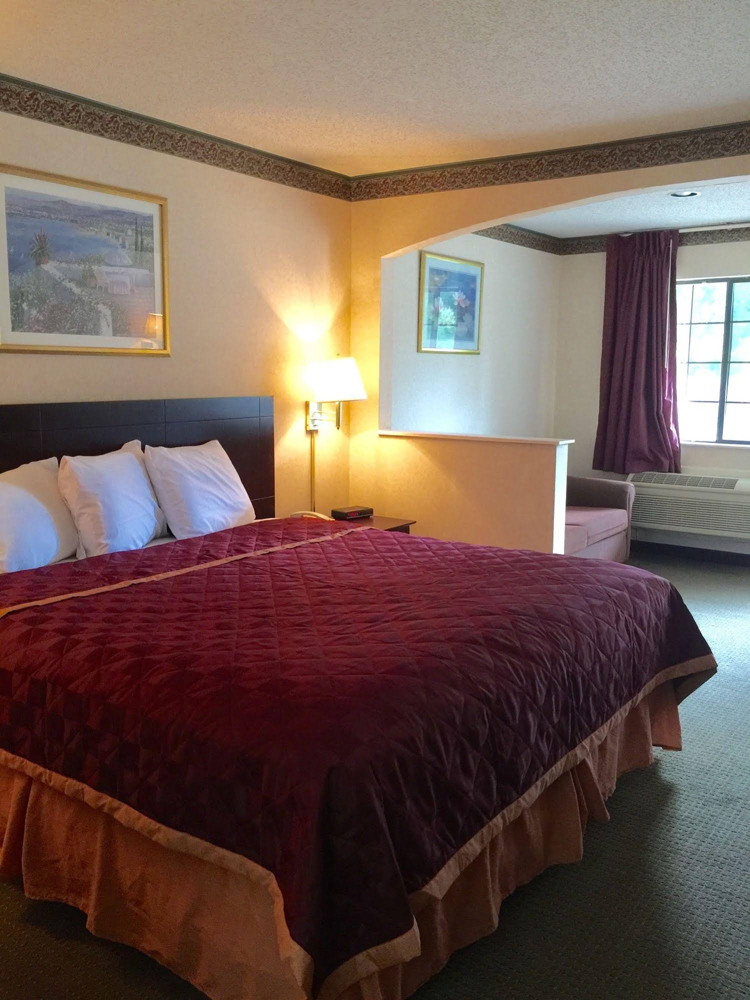 Majestic Inn