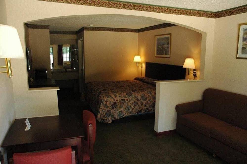 Majestic Inn