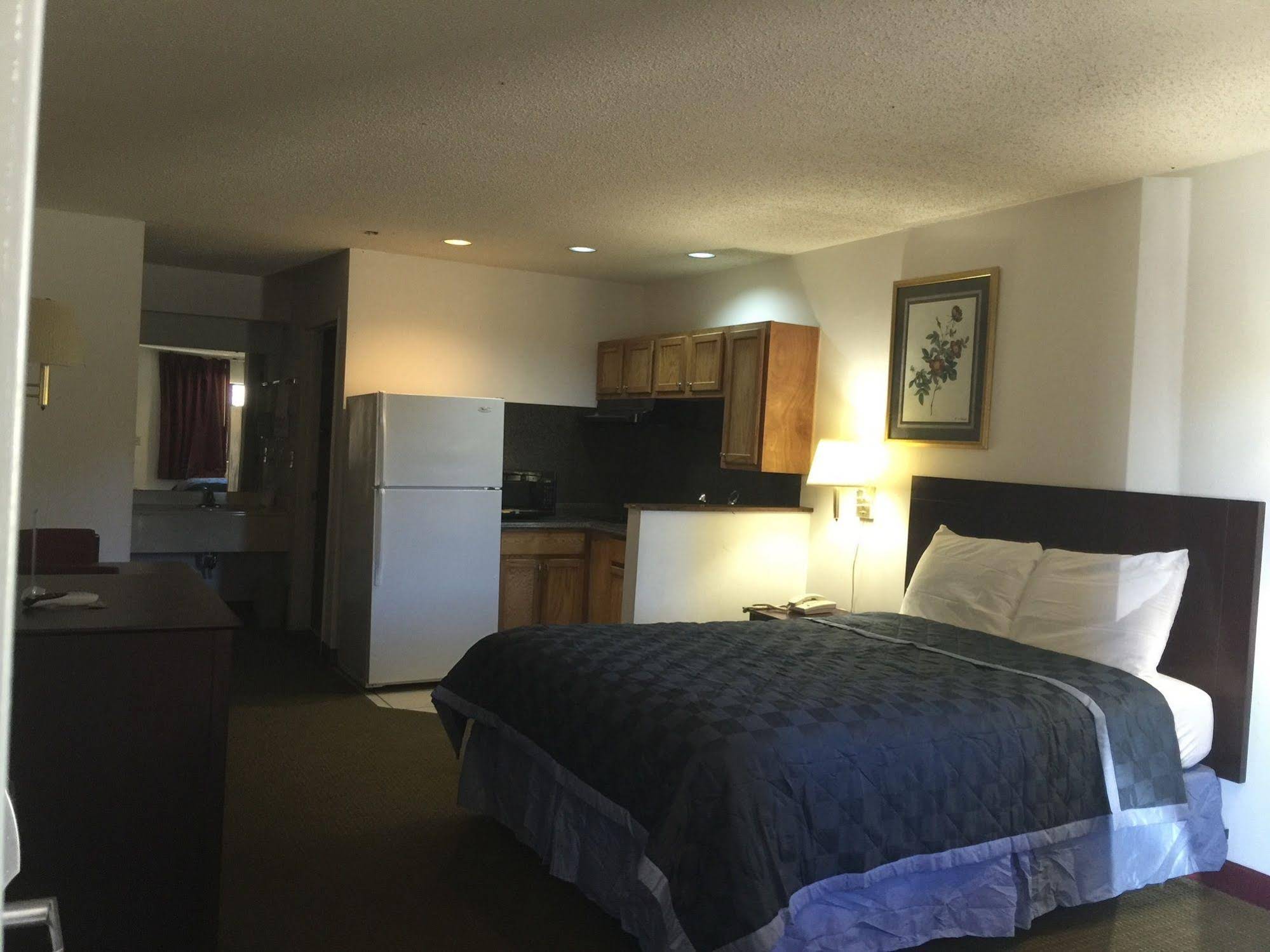 Majestic Inn