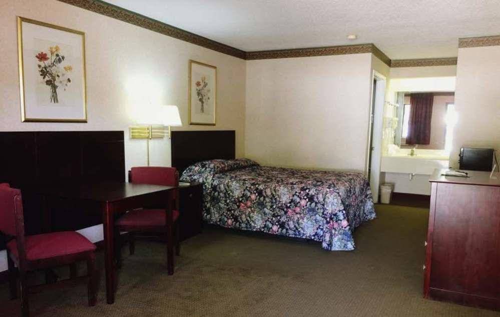 Majestic Inn