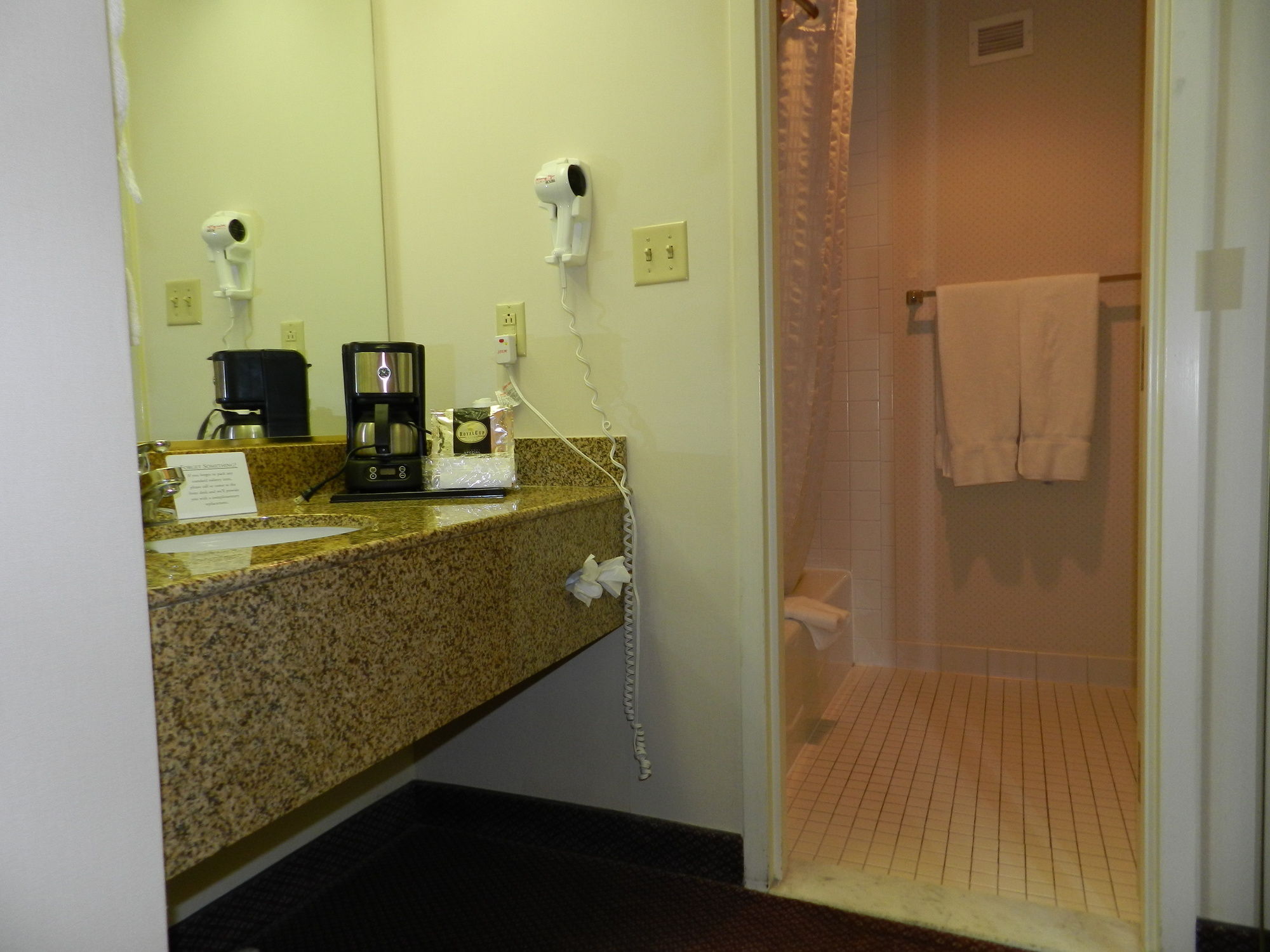 Ashmore Inn and Suites