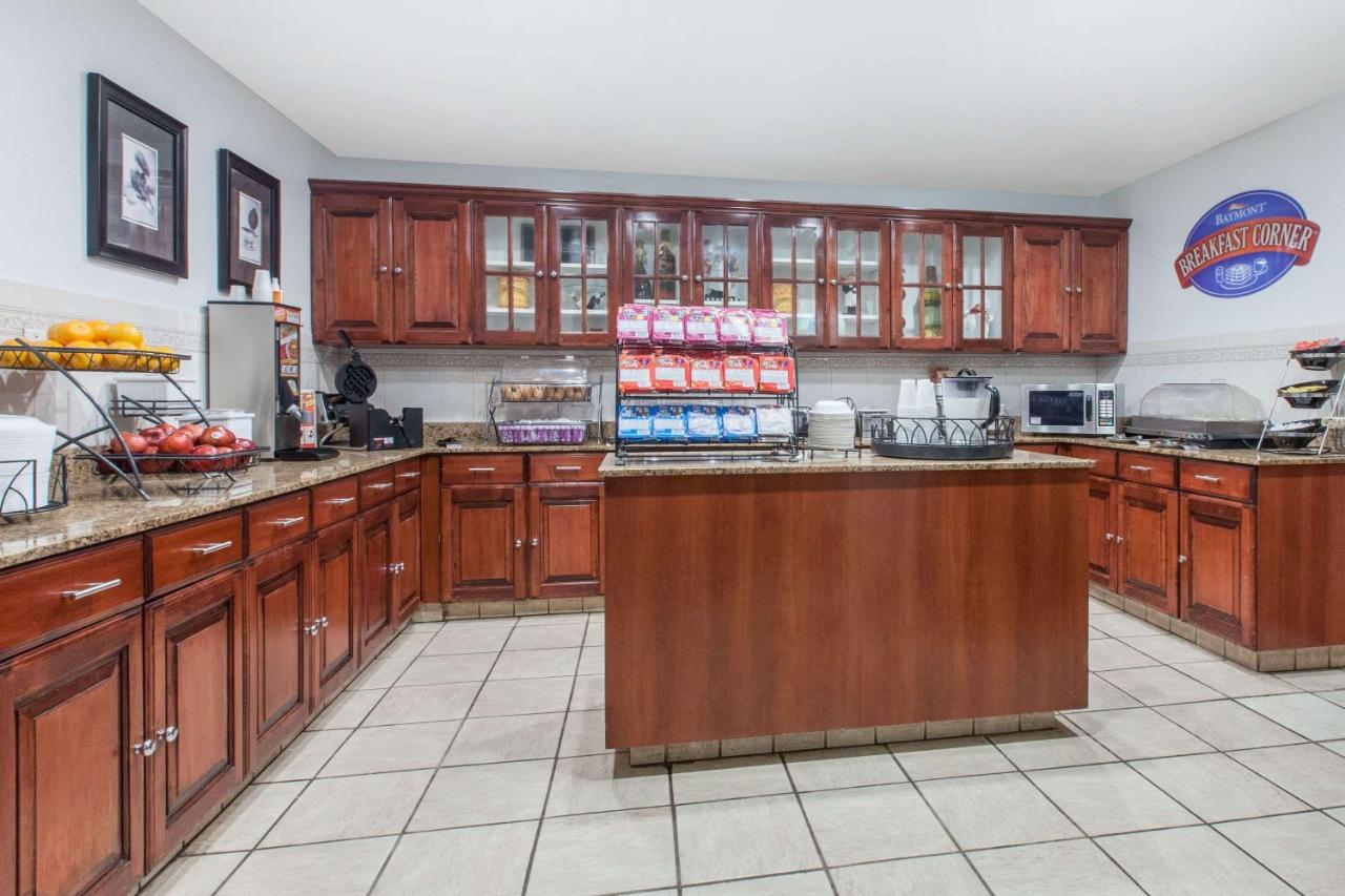 Super 8 by Wyndham Lubbock West