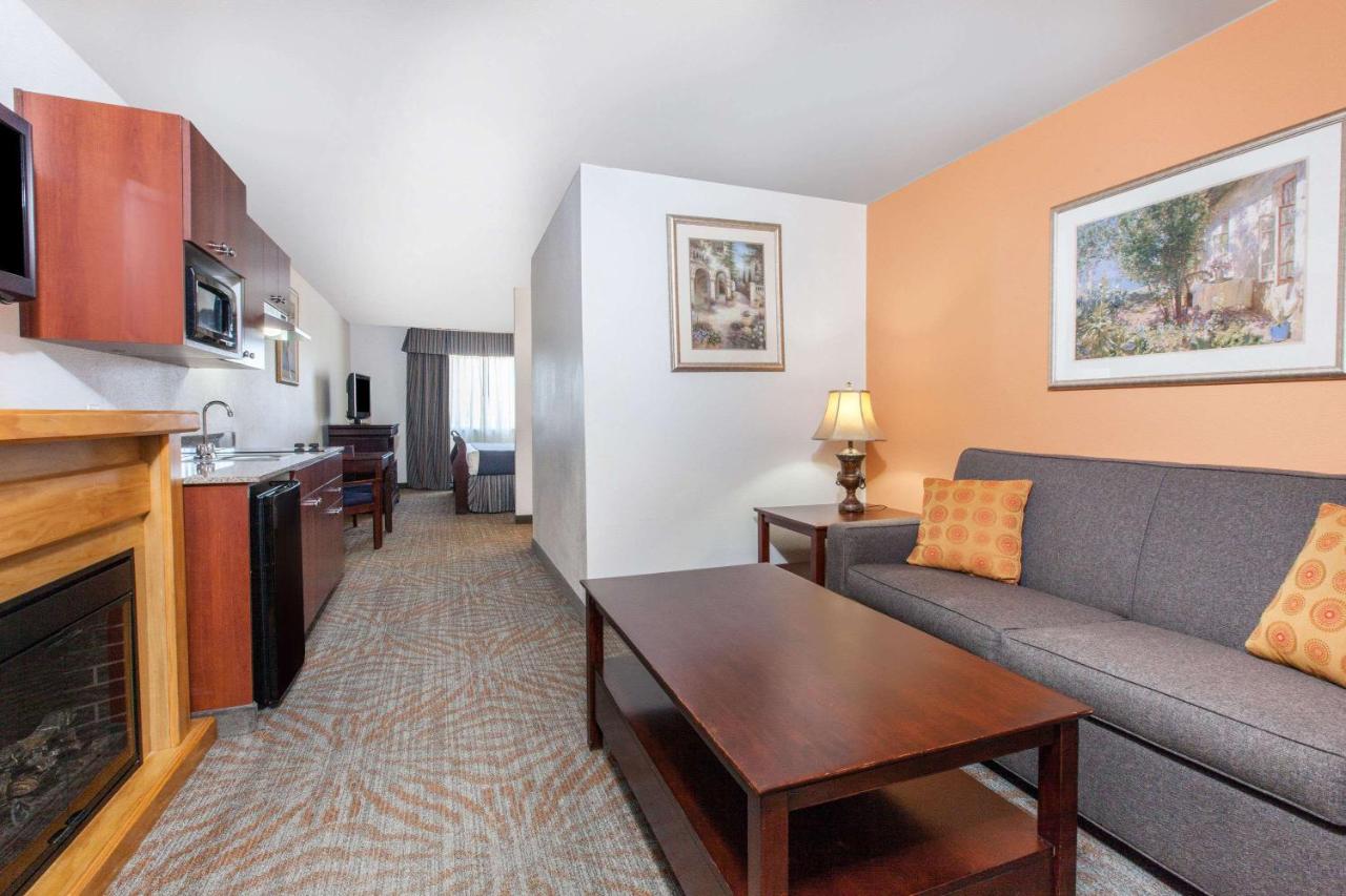 Super 8 by Wyndham Lubbock West