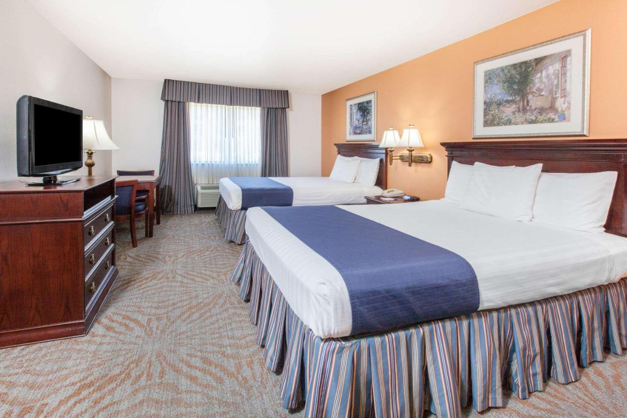 Super 8 by Wyndham Lubbock West