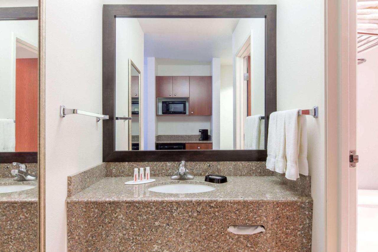 Super 8 by Wyndham Lubbock West