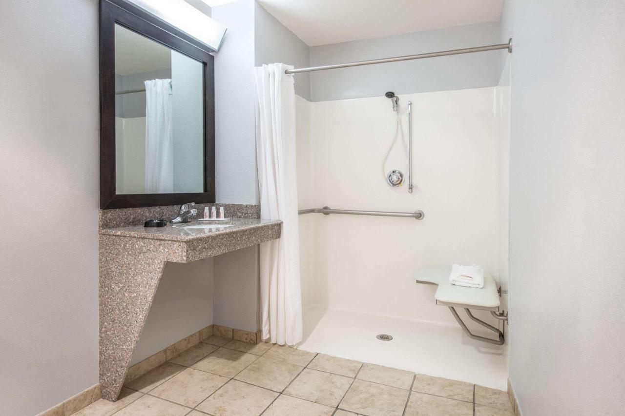 Super 8 by Wyndham Lubbock West