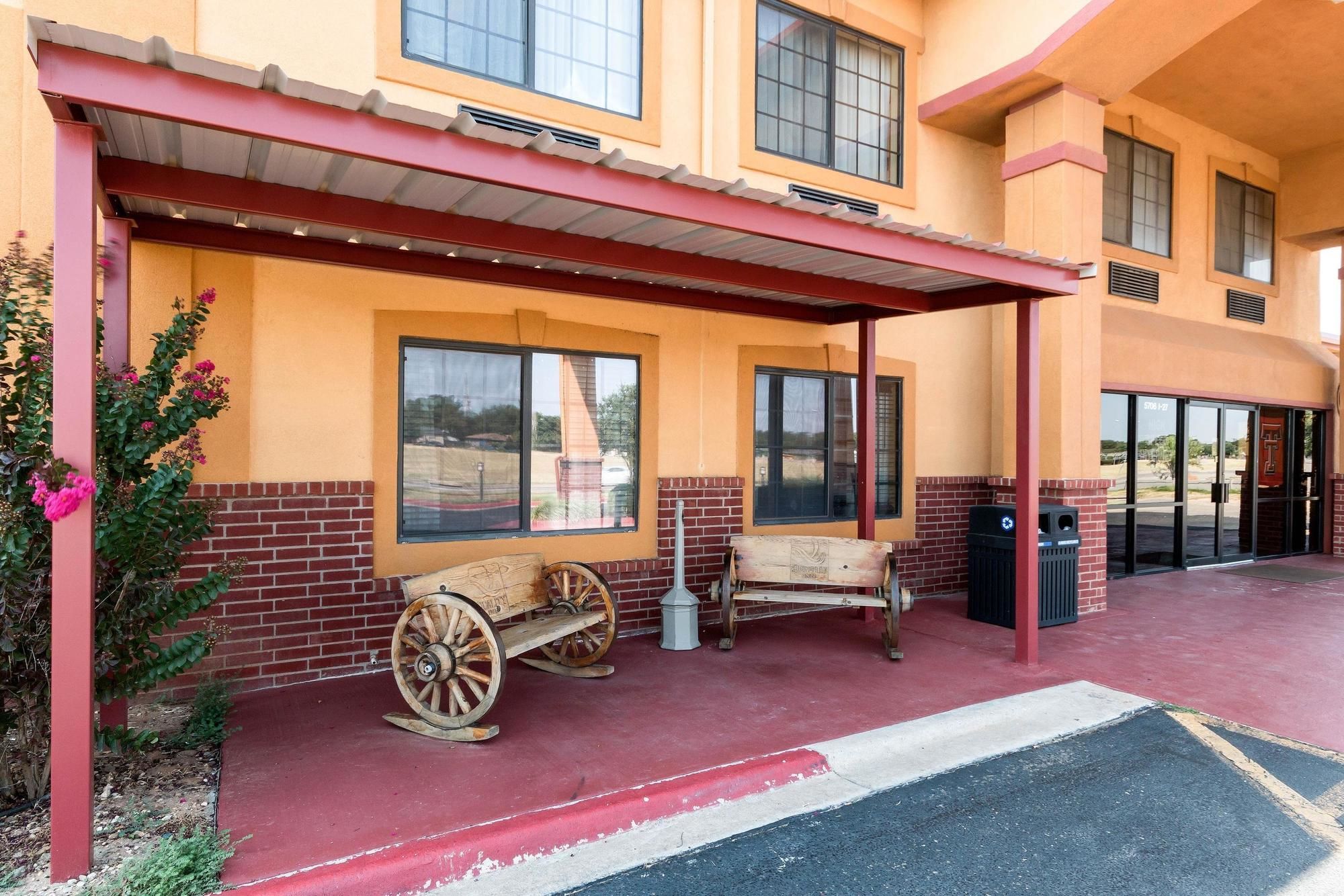 Econo Lodge I-27